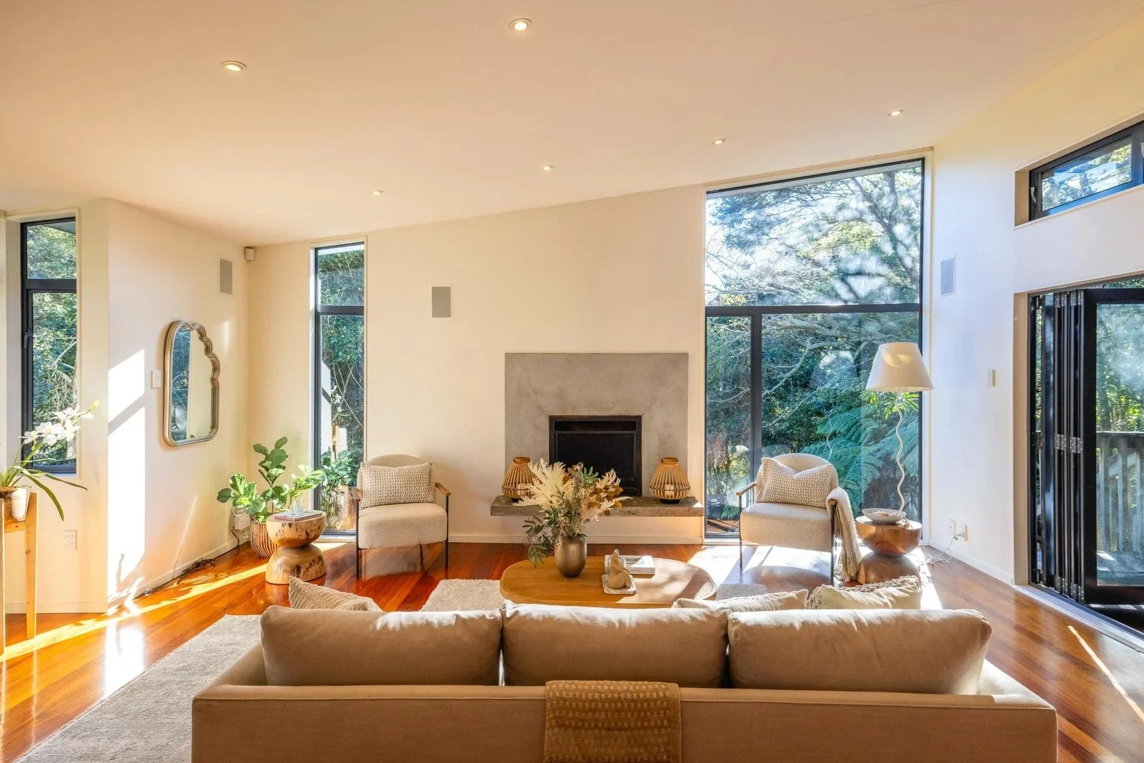 33 Crescent Road East