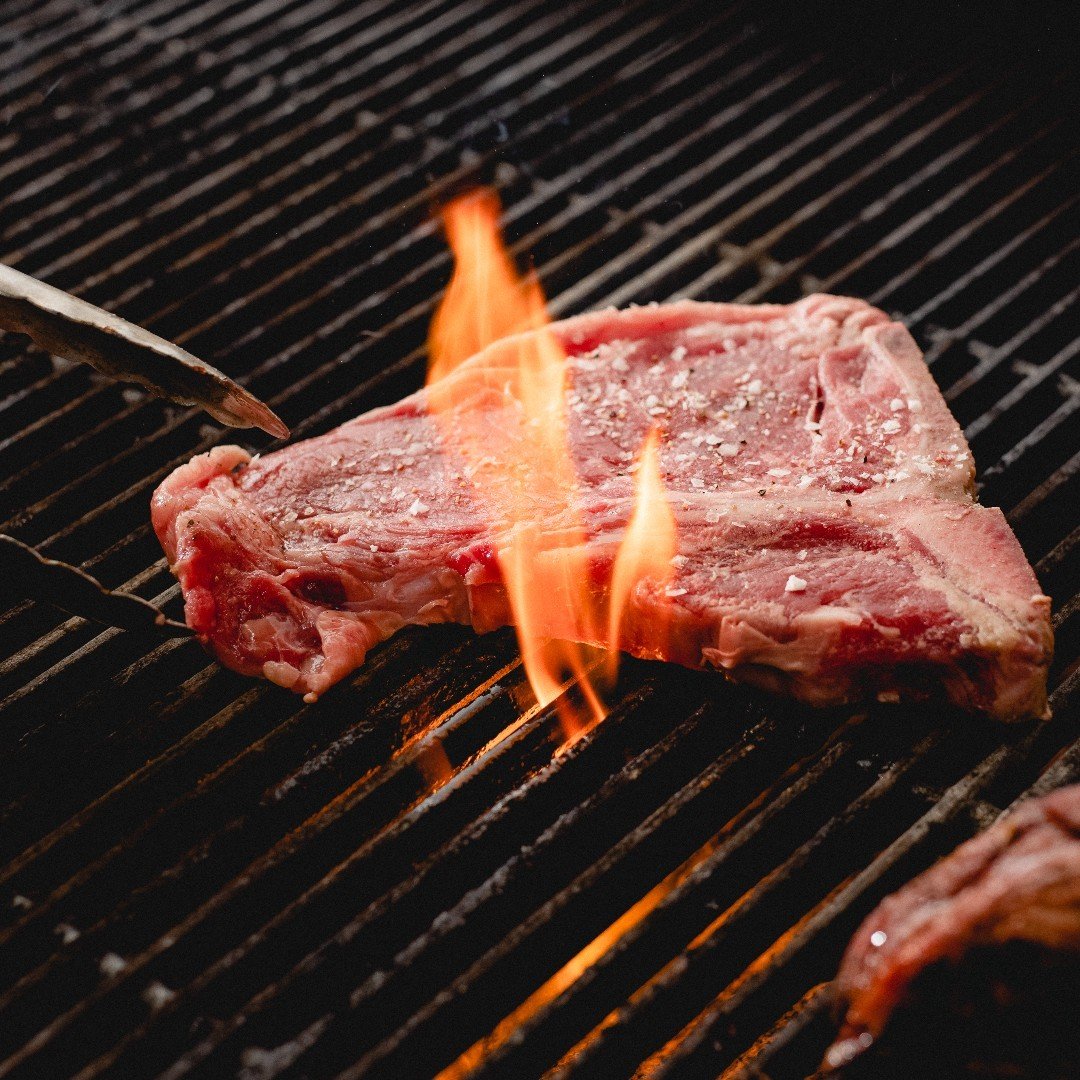 You just can't beat our 𝟏𝟎𝟎% Australian grain and grass fed Akaushi beef from our 𝐌𝐞𝐥𝐚𝐥𝐞𝐮𝐤𝐚 𝐅𝐚𝐫𝐦.

Check out our daily specials.