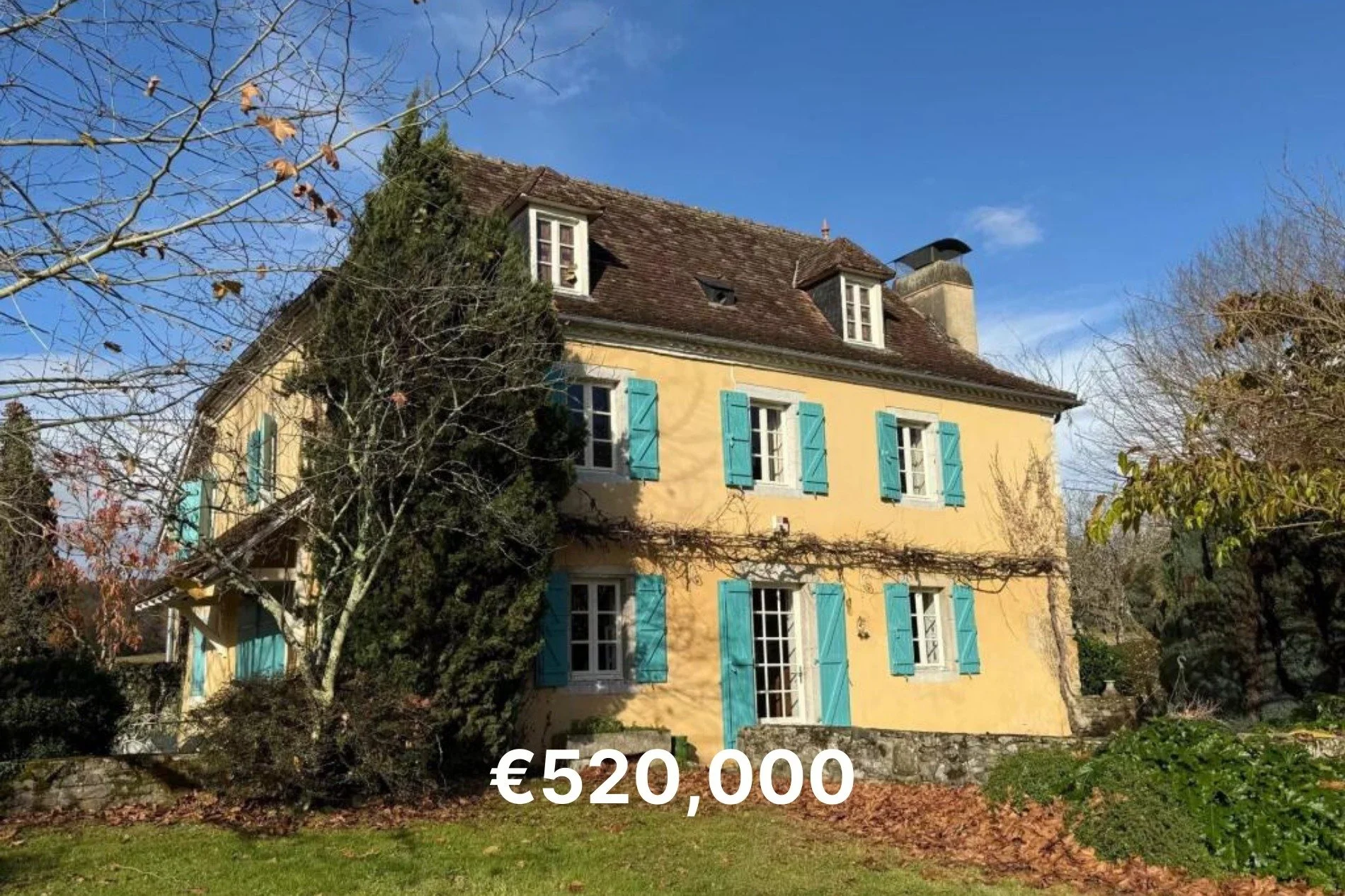 Set in peaceful La&agrave;s, a lively B&eacute;arn village just a short walk from the centre (and a fantastic restaurant), this well-kept home delivers classic French country living with a kitchen and dining room flowing into the living space, plus a