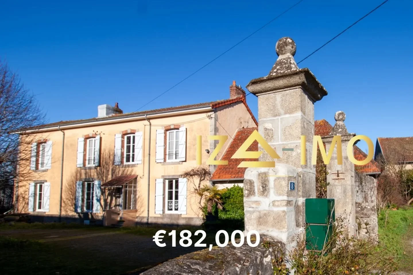 Original fireplaces, parquet floors, five bedrooms, a remarkable tree-filled park, and a large barn in great condition, ideal for a family base or g&icirc;te potential

Meet IZA-IMO at the French Property Exhibition, Stand 34 (NEW this year!) 🇫🇷