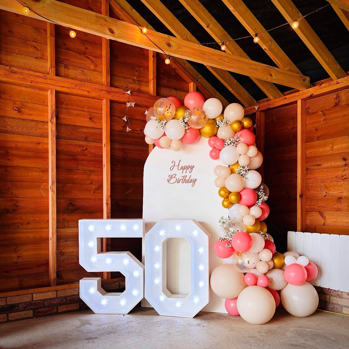 Obsessed with this beautiful set up for a special lady&rsquo;s 50th surprise birthday party! 🥳 

Out tonight is my White Background with Rose Gold &ldquo;Happy Birthday&rdquo; wording, my 50 Light Up Letters and a mix of Gold, beige, White and Dusty