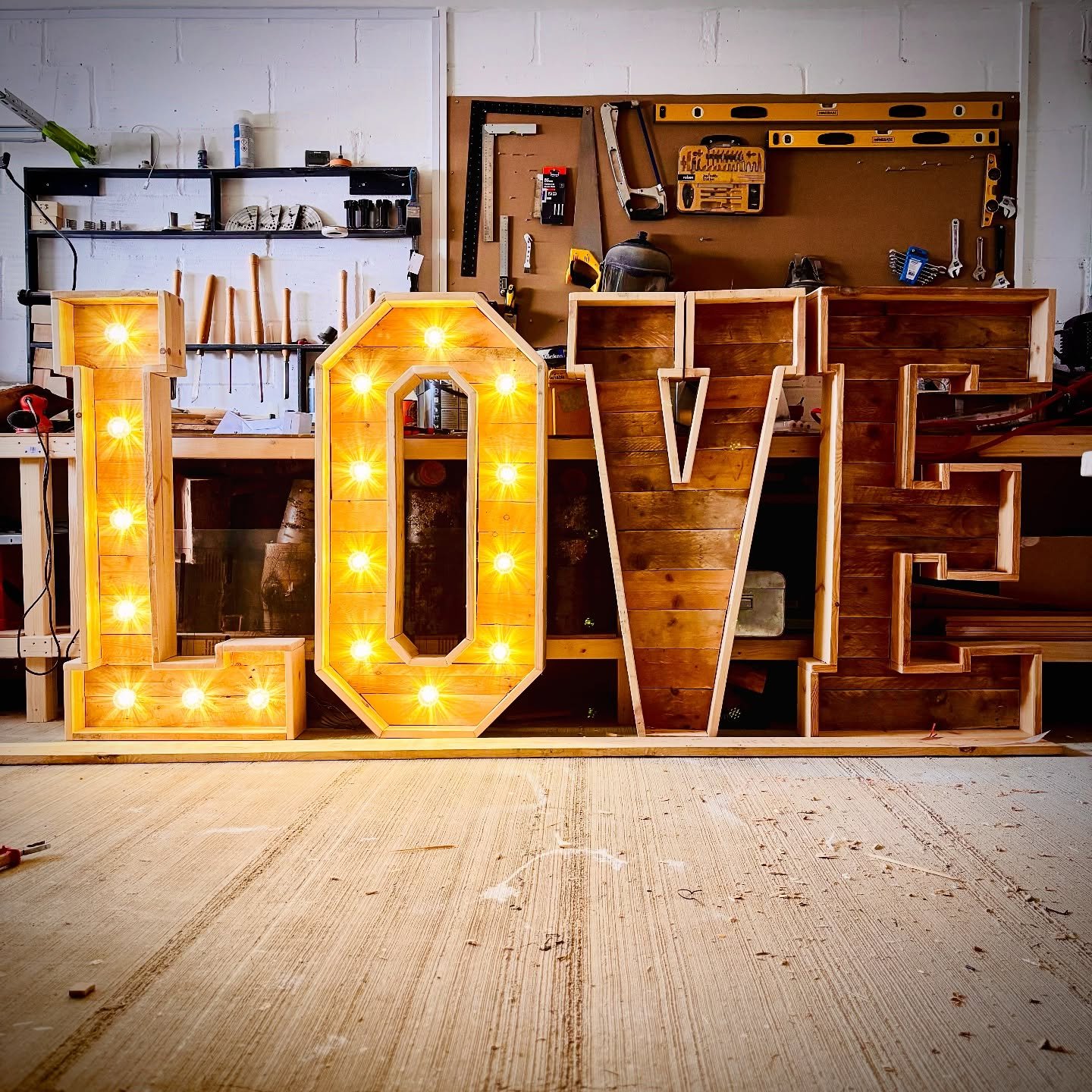 What a difference some lights can make! I&rsquo;ve run out of time today so will finish the other two letters tomorrow! ❤️

For my white letters and numbers I use &ldquo;bright white&rdquo; bulbs and for these rustic ones I&rsquo;ve decided to use &l