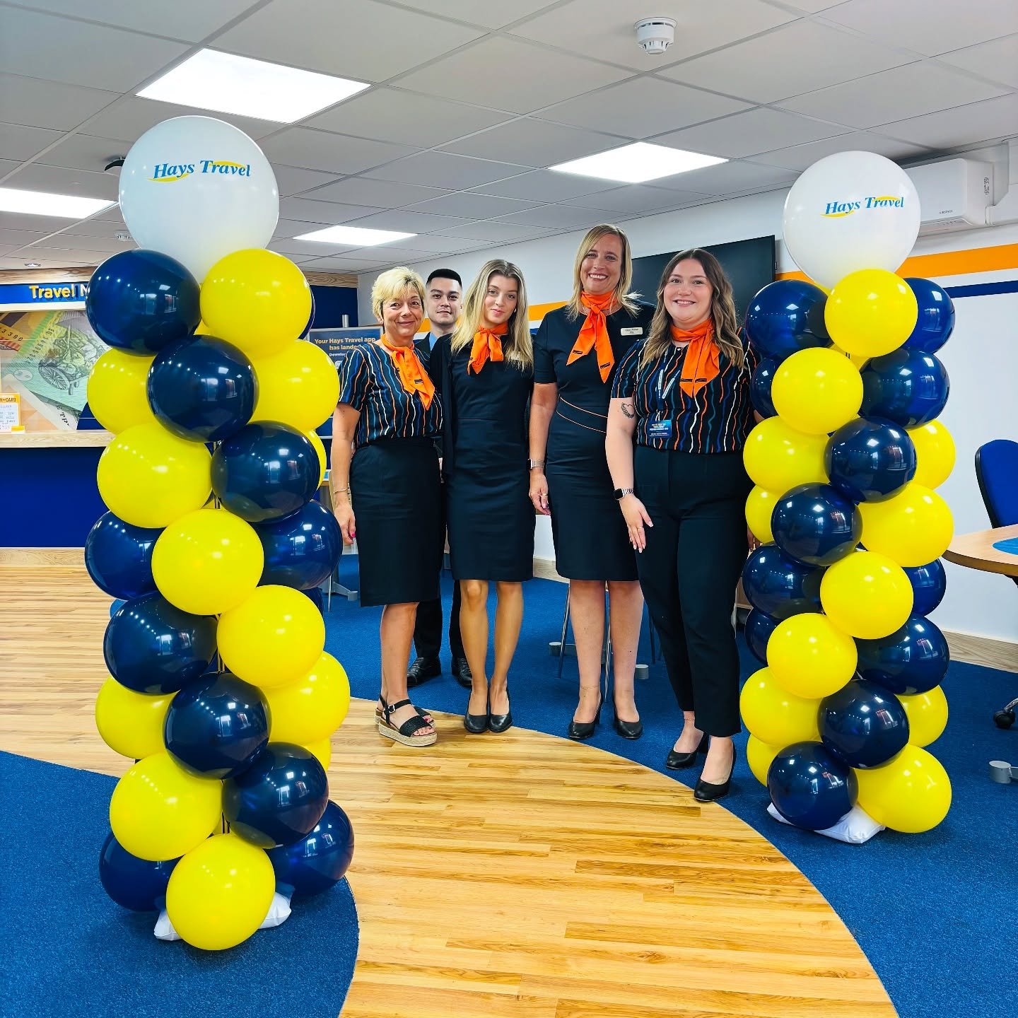 Two balloon towers made for @haystravel in Sheringham for their new shop opening! 🤩

Balloons are their brand colours with their logo cut on vinyl stuck on to a bigger white balloon on top! 

Looking very smart ready for the mayor of Sheringham to o