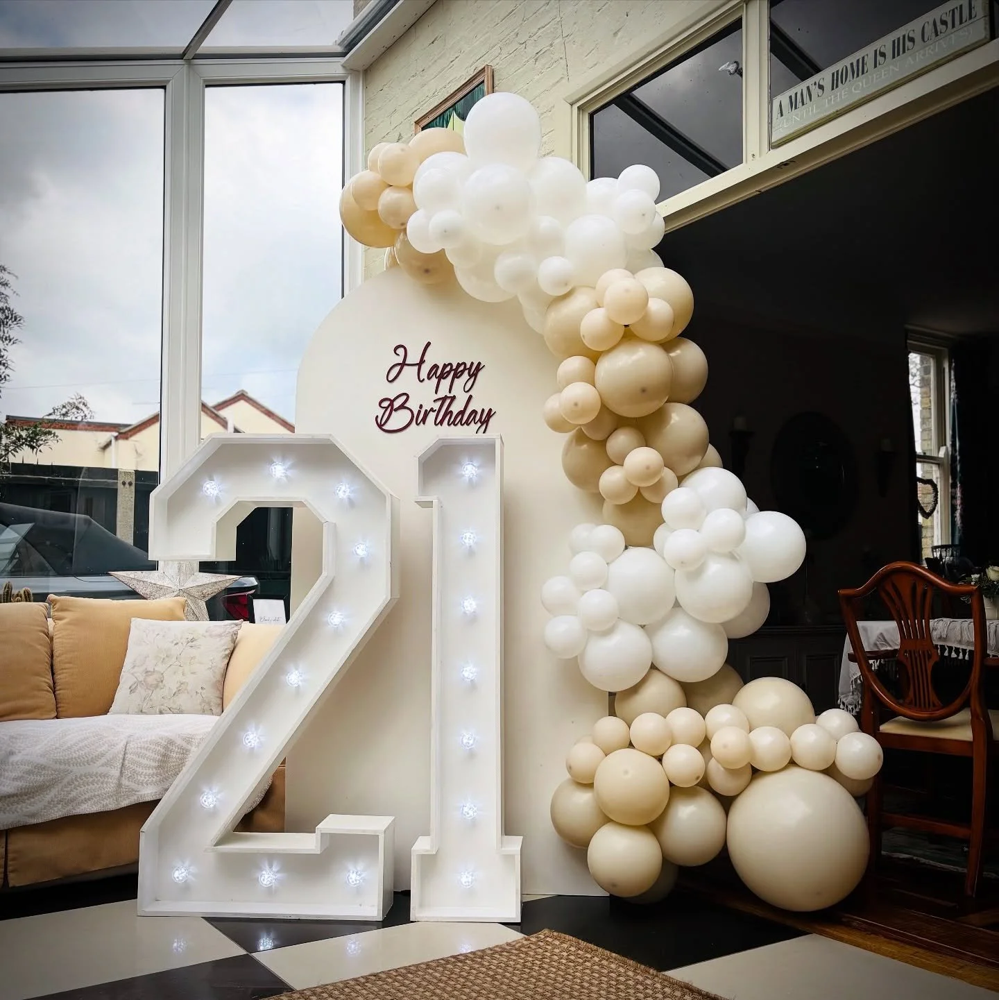 A stunning set up for a 21st pyjama party (my kind of party) at a beautiful house in Littleport, Ely! 🥰

Cream and white balloons with a white background and my 4ft Light Up Numbers &ldquo;21&rdquo;. 

Hope you all have a lovely evening with friends