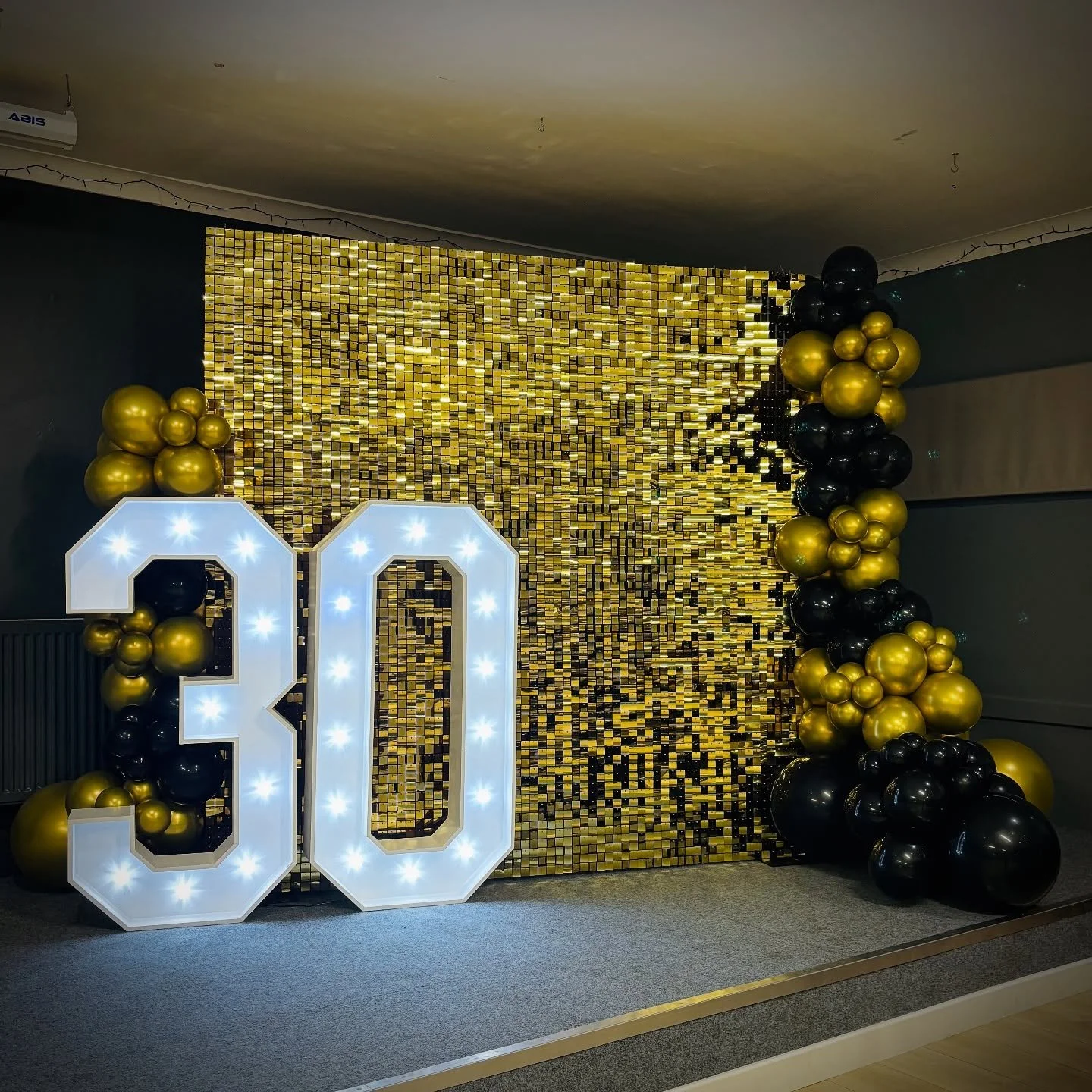 My stunning Gold Shimmer Wall and 4ft Light Up Number 30 are out tonight, paired with gold &amp; black balloons at @officialelycityfc 🥰🥰. 

Message me to book this setup or any other for your event, I&rsquo;d love to create magic for you 😊 

#loca