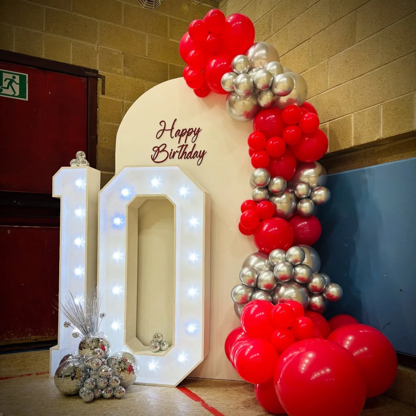 A beautiful 10th birthday set up for Shekinah&rsquo;s birthday disco yesterday! 

My White Wooden Background with 4ft Light Up Numbers paired with Pink and Silver balloons for this lucky birthday girl! 🥰

#EventHire #EventRental #EventStyling #Event