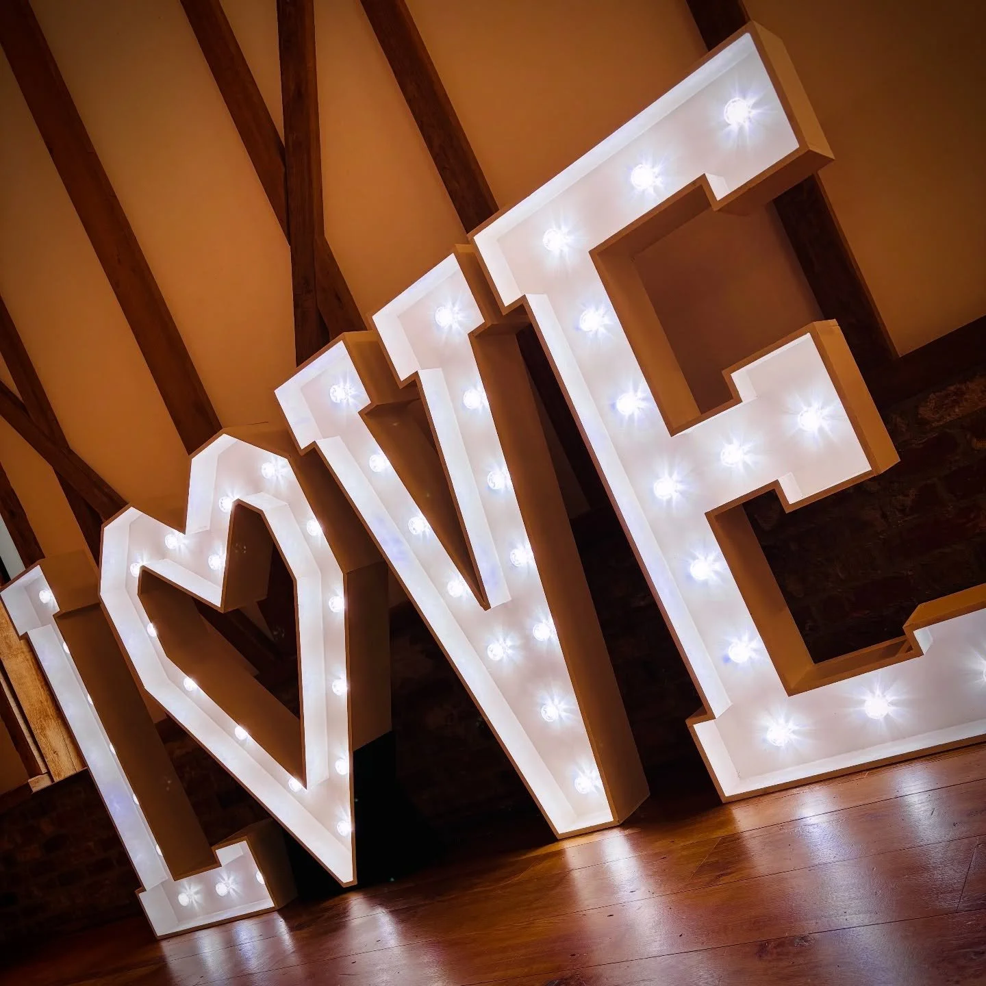 Introducing my new 4ft light up heart decoration ❤️, captured beautifully at @fulbournlodge 😍😍

This heart decoration is super versatile - use it to replace the &ldquo;O&rdquo; in words like &ldquo;LOVE&rdquo; or as a standalone piece, even as a sy