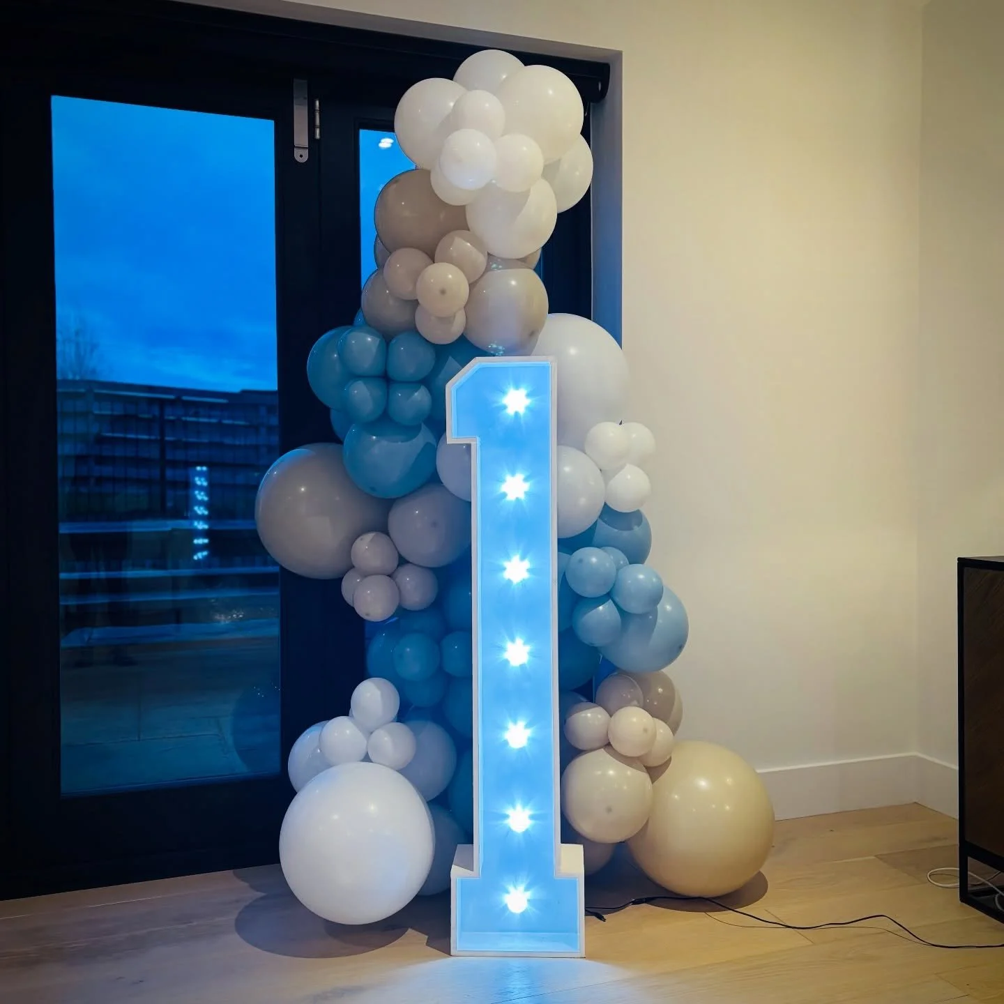 Cute little balloon garland with a 4ft light up number 1 ready for a family gathering tomorrow ❤️❤️