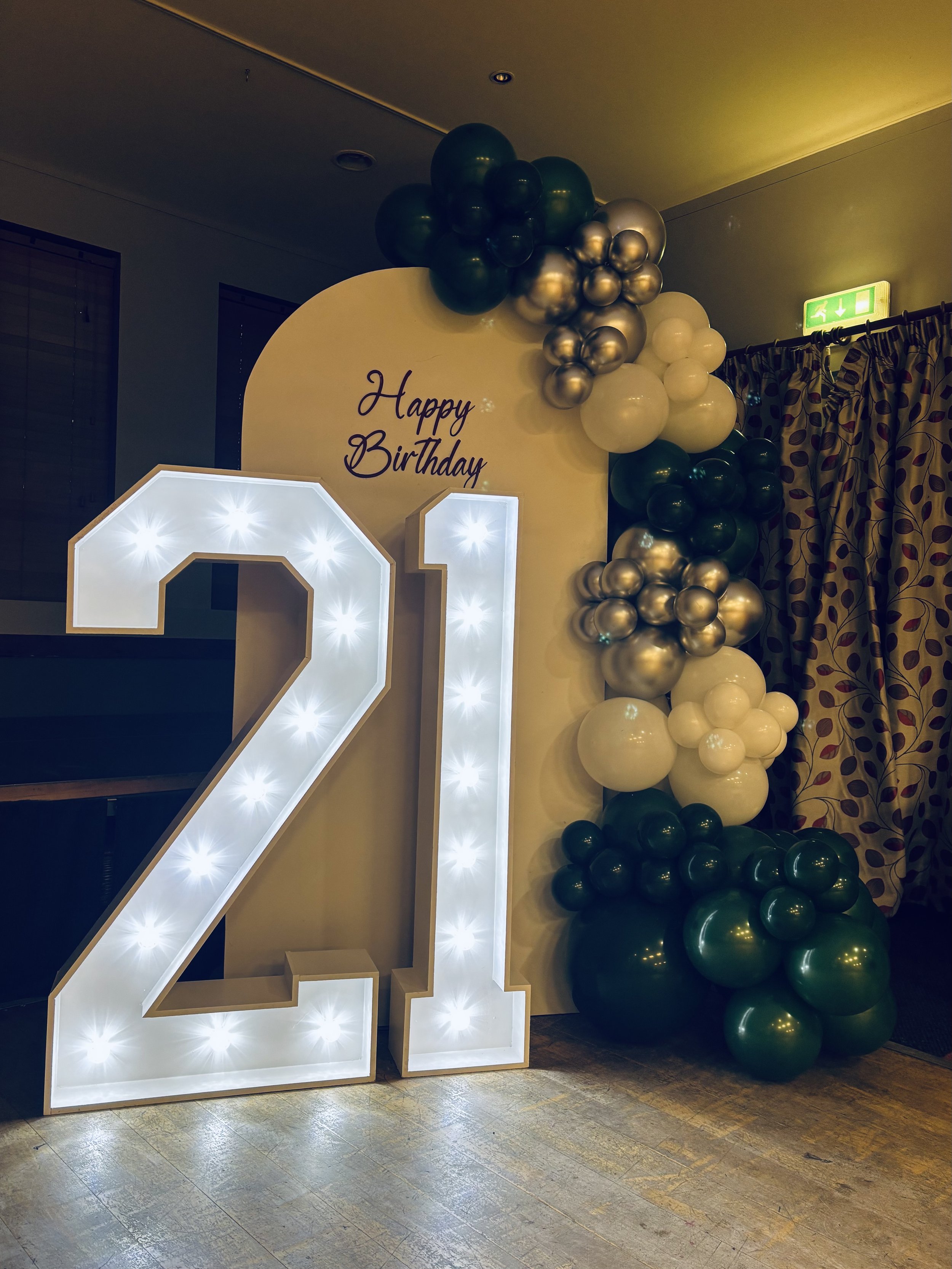 Birthday set up with 4ft Light Up Numbers, Wooden Background and Balloon Arch 