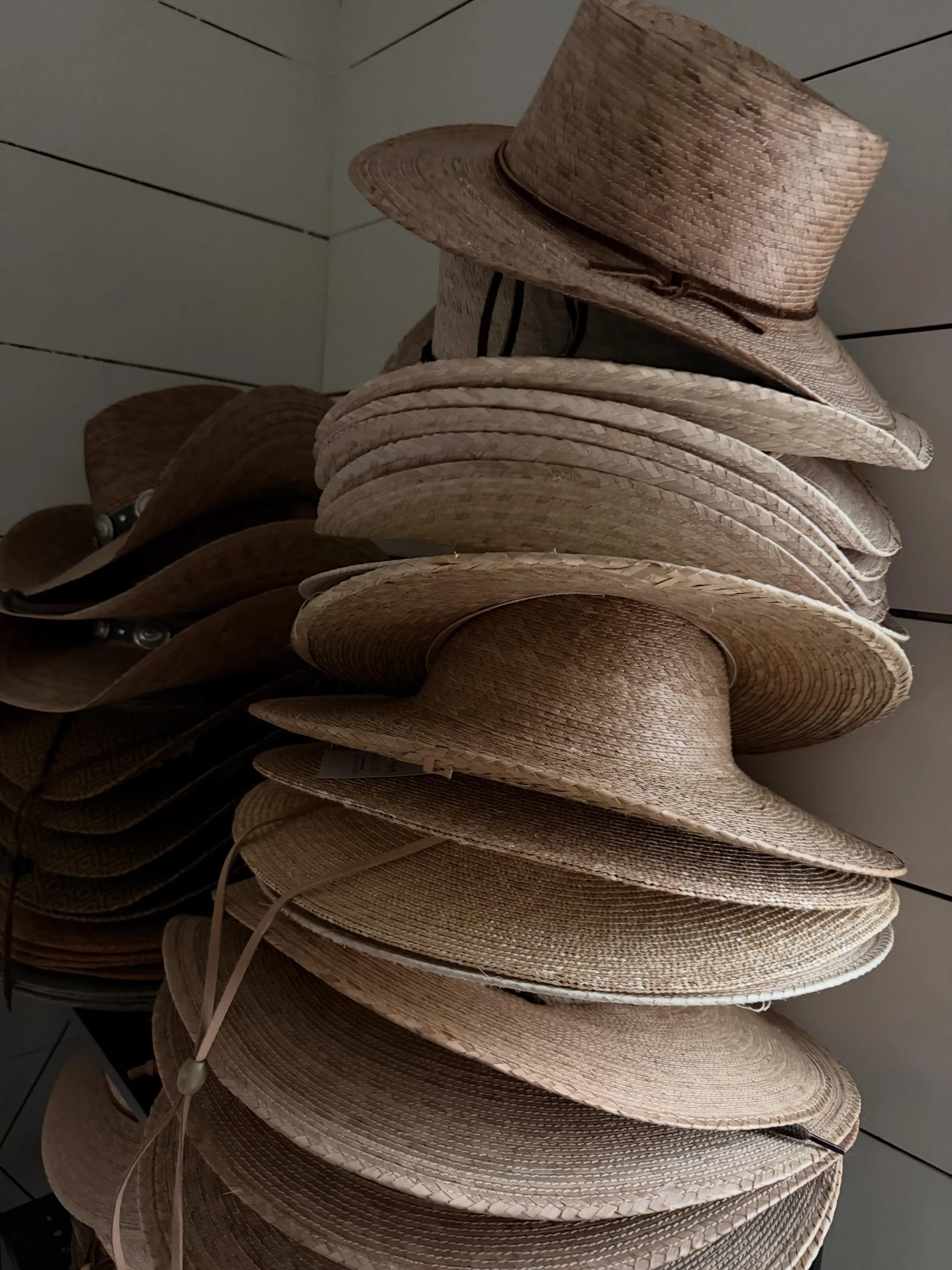 Summer stacks, sun-soaked days, and signature style. Not everything has to be cowboy&hellip; sometimes it&rsquo;s effortless, coastal, iconic &amp; strong.
By Design Studio Appointment Only 🤍☀️🕶️
#BrandedByBernee #SummerStack #HatStyle #CoastalVibe