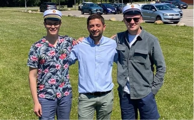 Vores to datateknikerelever er blevet udlært med 2 x 12 i huen