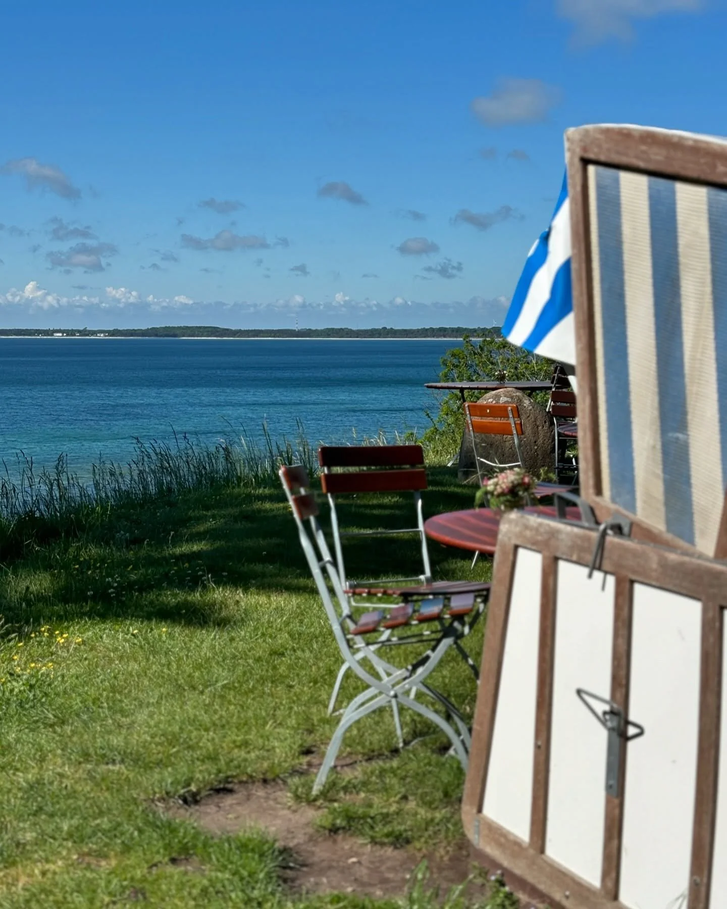 Wir w&uuml;nschen allen Papas einen sch&ouml;nen Vatertag!😊 Genie&szlig;t den Feiertag und das sonnige Wetter🌊☀️

Eure Familie Hensen

#r&uuml;gen #steilufercafe #zurkleinenrast #ostsee #kaparkona #cafe #urlaub