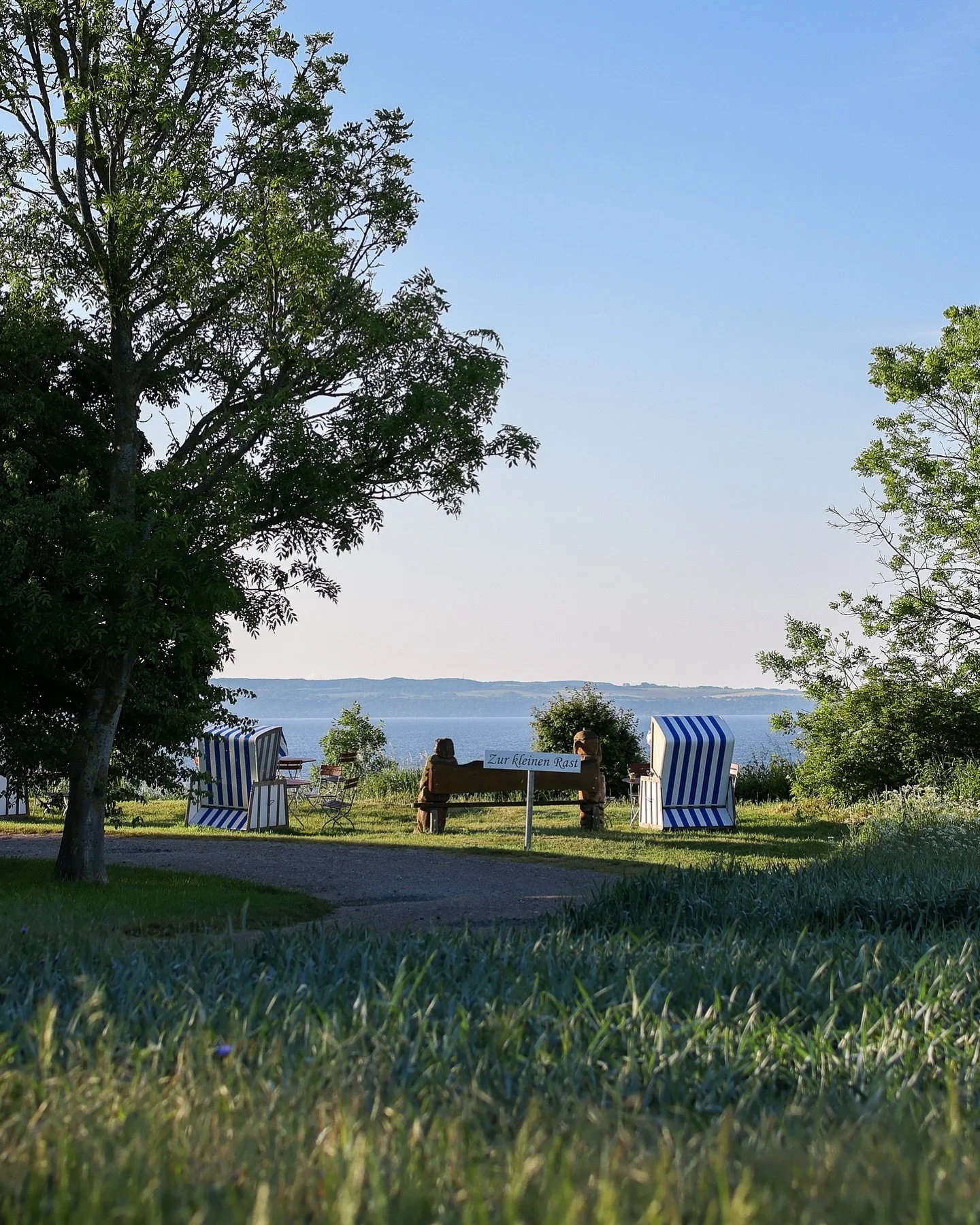 Die Morgenstimmung ist ganz besonders bei uns - nur die Stille in der Luft und eine leichte Brise vom Meer🌊☀️

Wir w&uuml;nschen euch einen tollen Tag!😊

Eure Familie Hensen

#r&uuml;gen #steilufercafe #zurkleinenrast #ostsee #kaparkona #cafe #urla