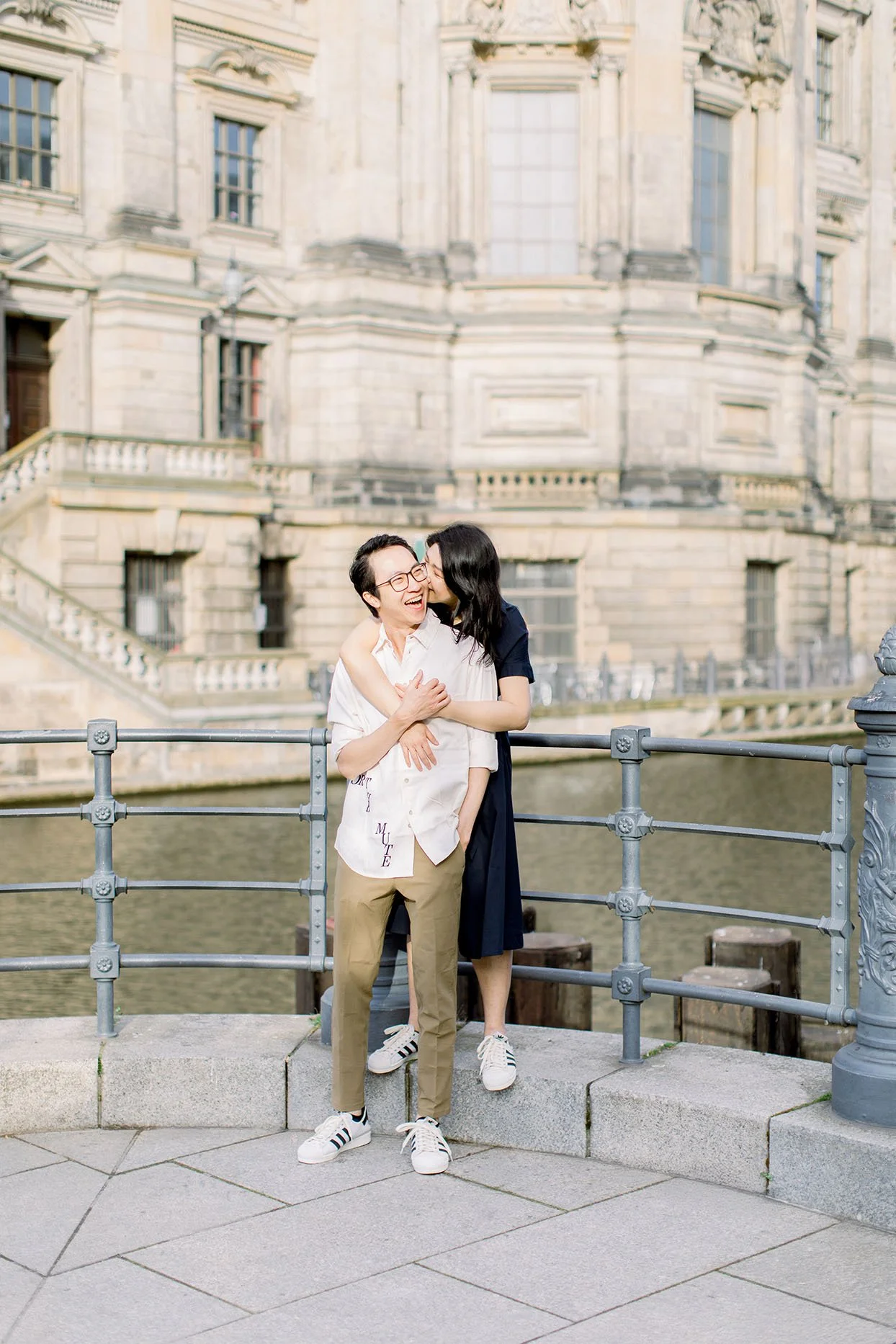 Couple portrait session in one of the most iconic Berlin Photoshoot Locations at Museum Island