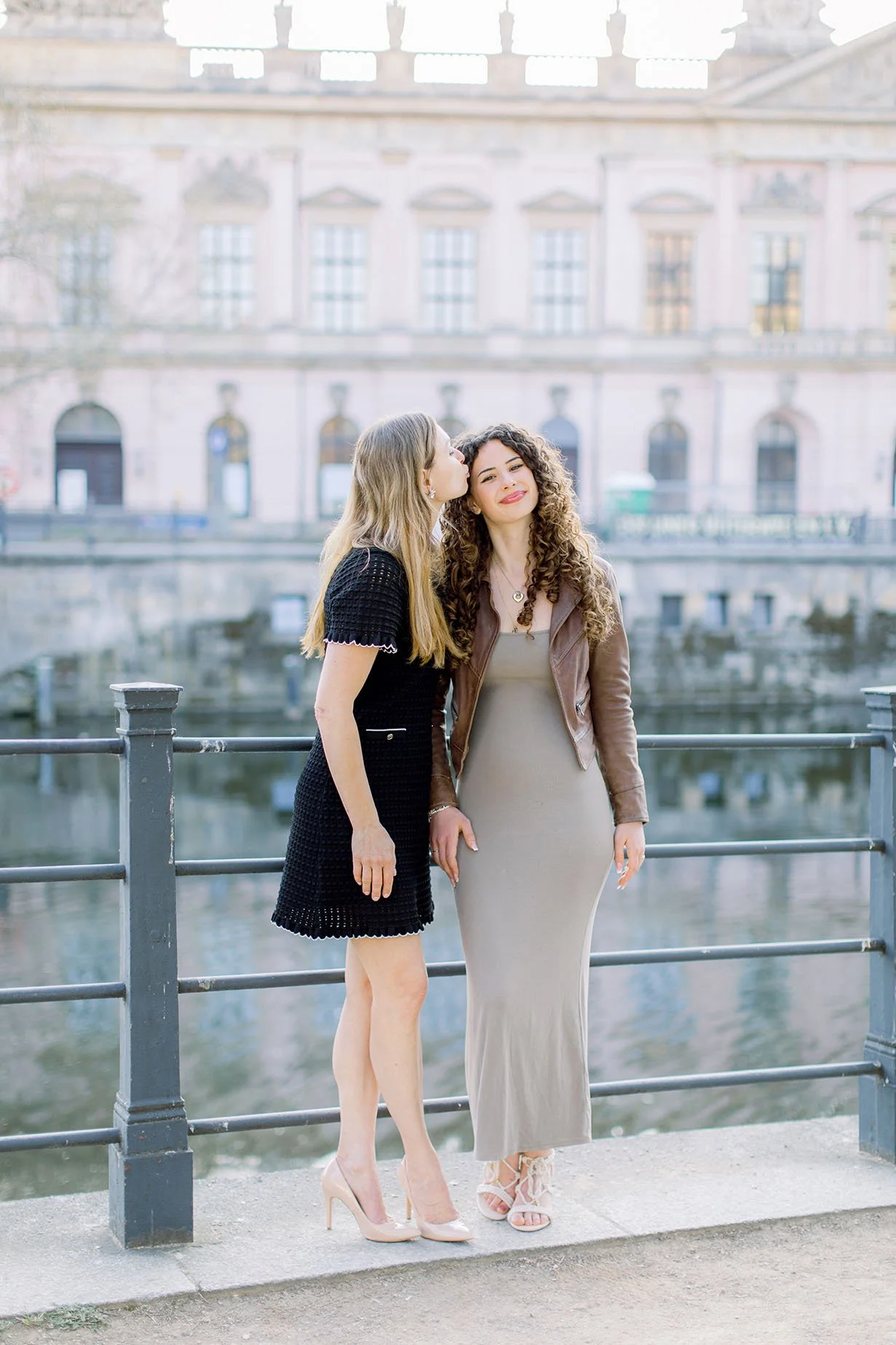 Family session at a beautiful Berlin Photoshoot Location by Duo Chen