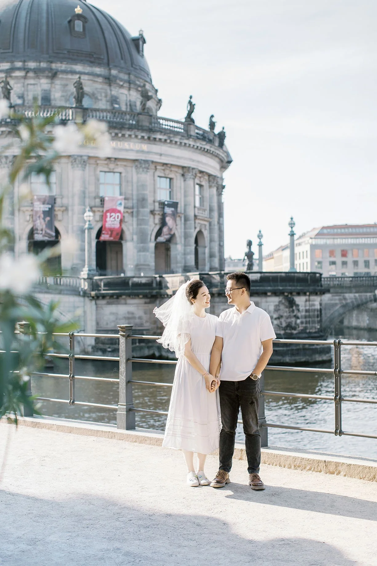 Elopement session at a beautiful Berlin photoshoot location on Museum Island 