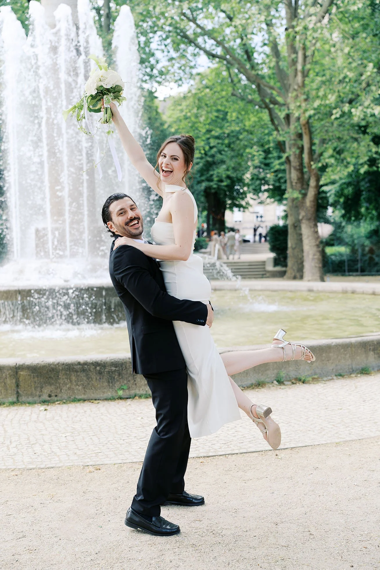 Schöneberg Berlin wedding photos in Rudolph-Wilde-Park