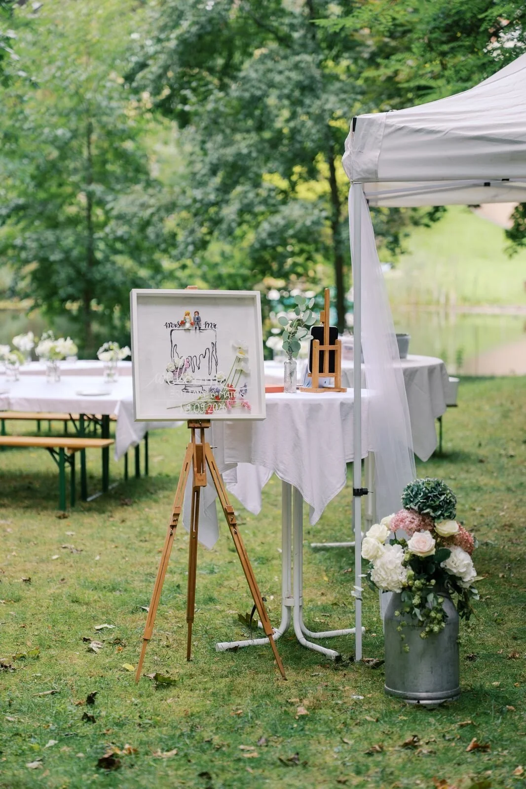 Decor for a reception at a lake in Berlin for a wedding at Hochzetisvilla in Berlin