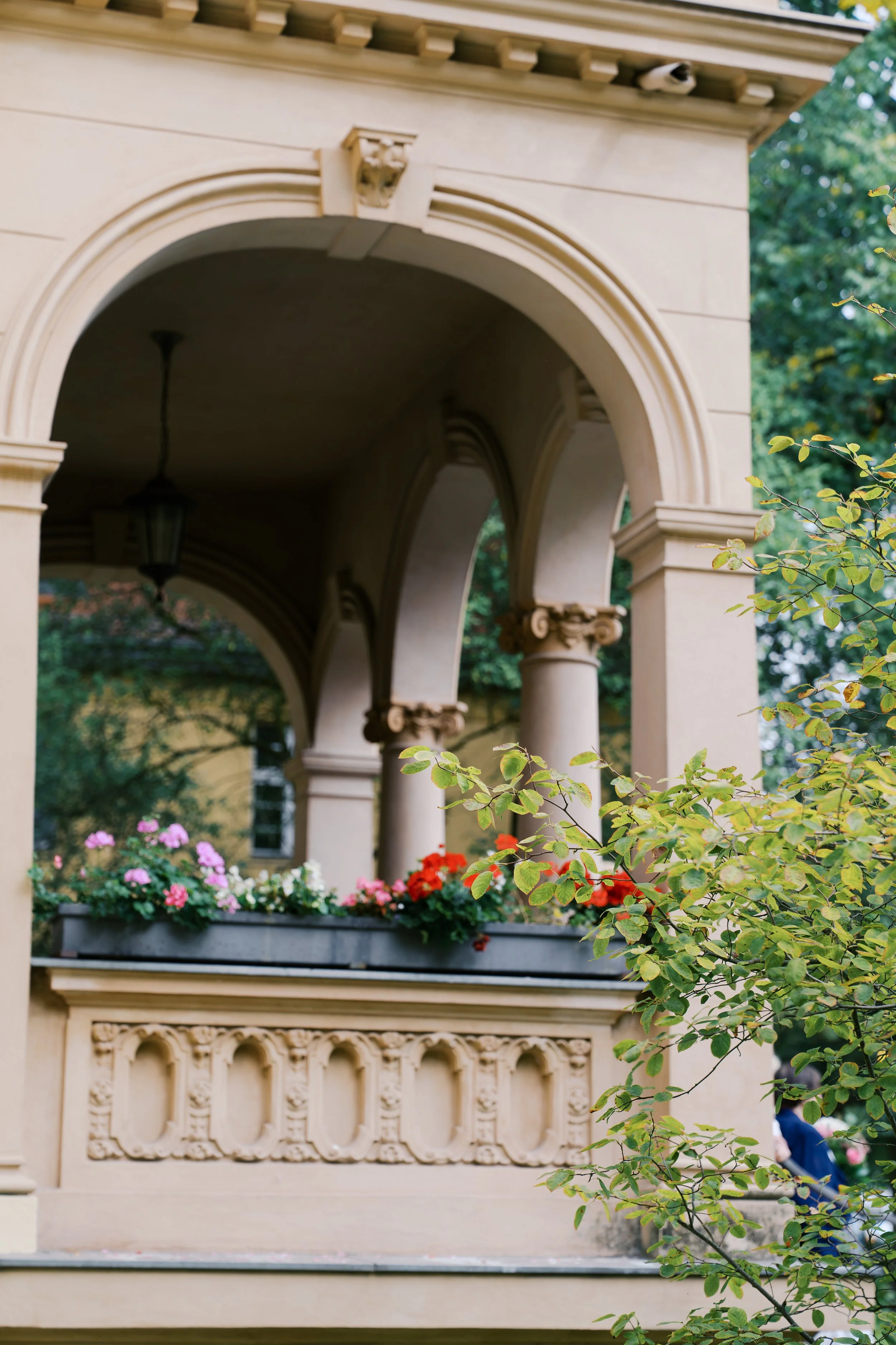 The elegant archways of Hocheitsvilla in Berlin