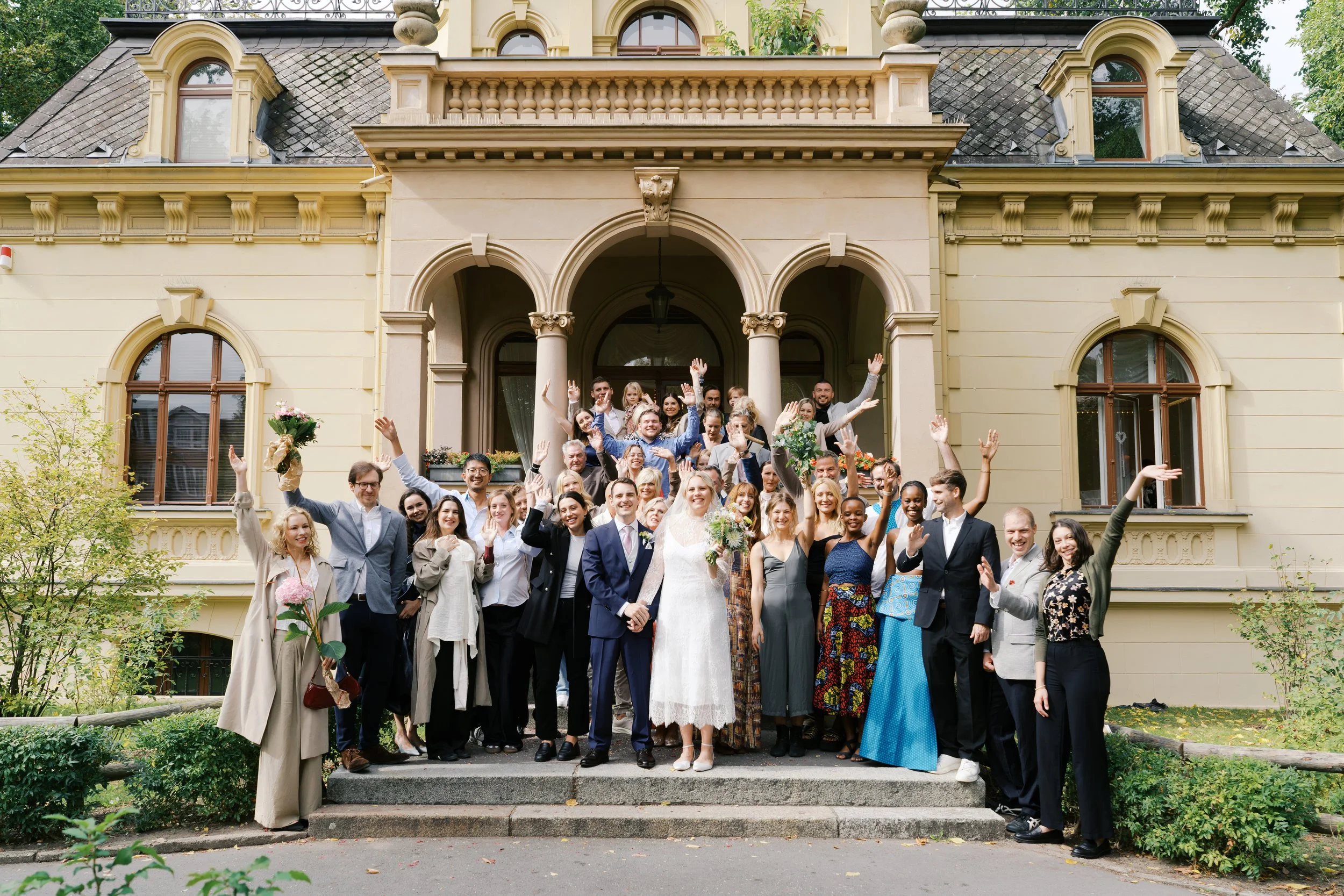 Guests and bride and groom standing outside of Hochzeitsvilla in Berlin