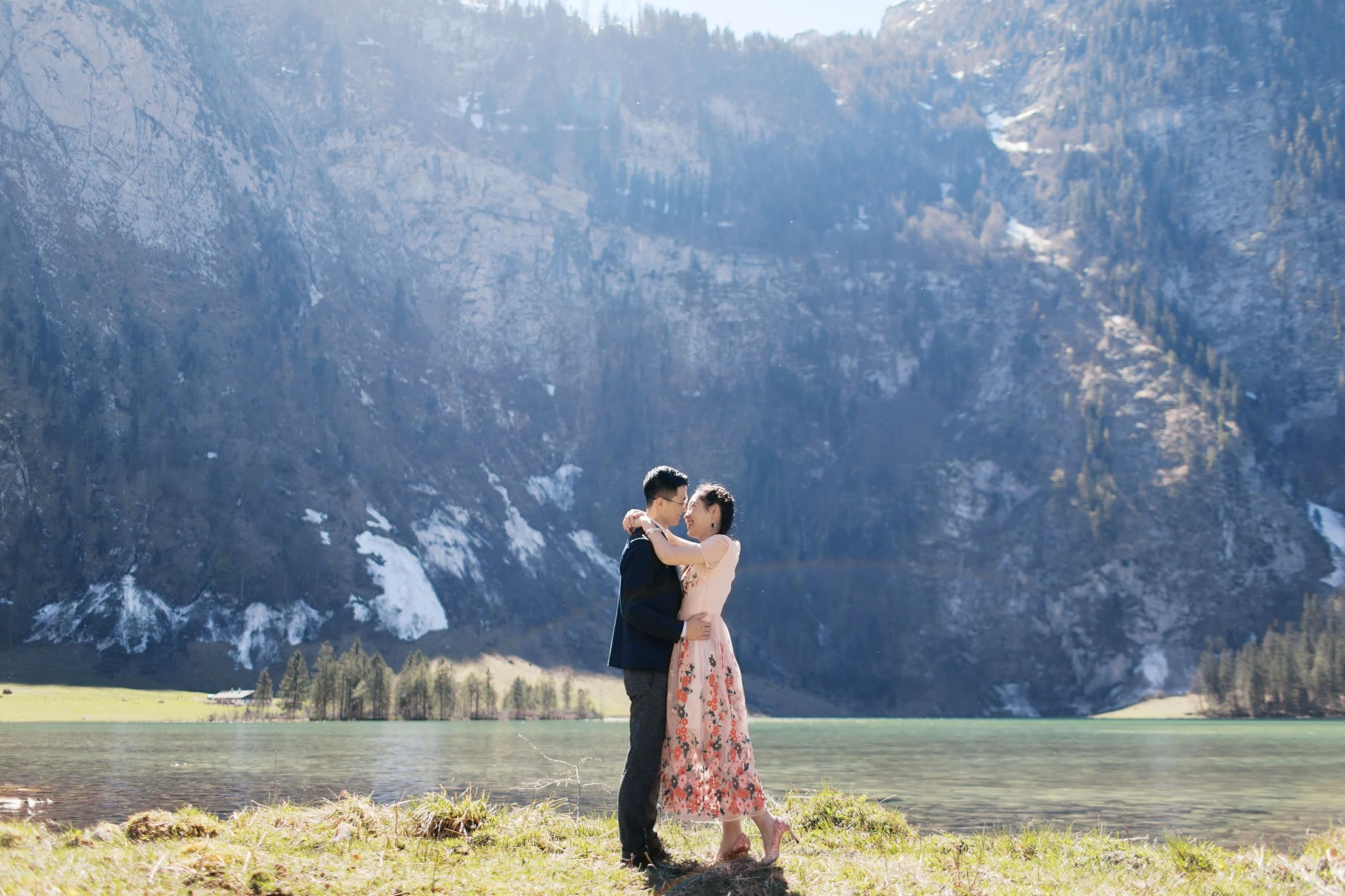 An elopement couple embracing in front of an alpine lake in Germany, captured by Duo Chen Photography