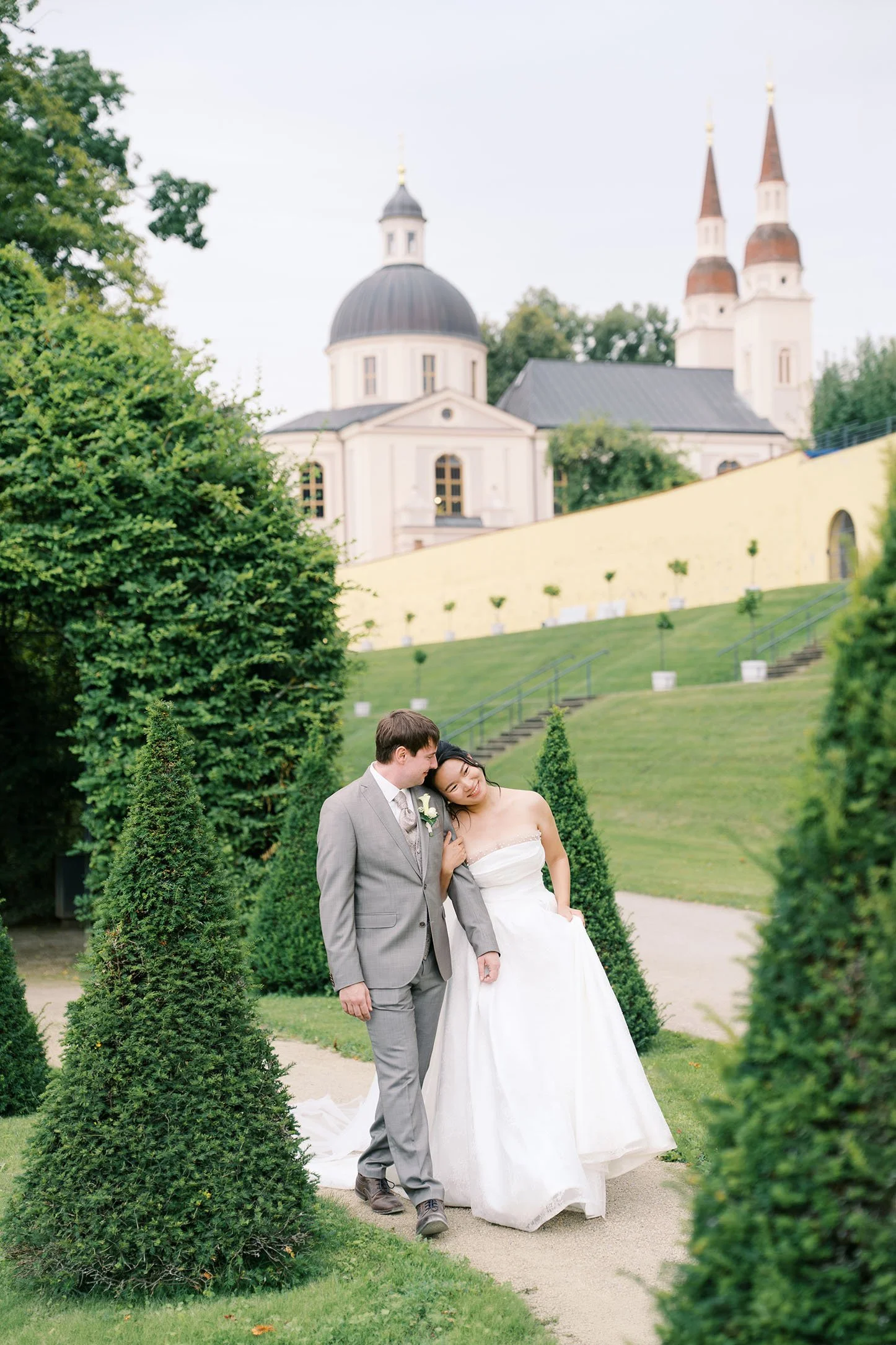 Wedding couple portrait at a Barockgarten in Germany.