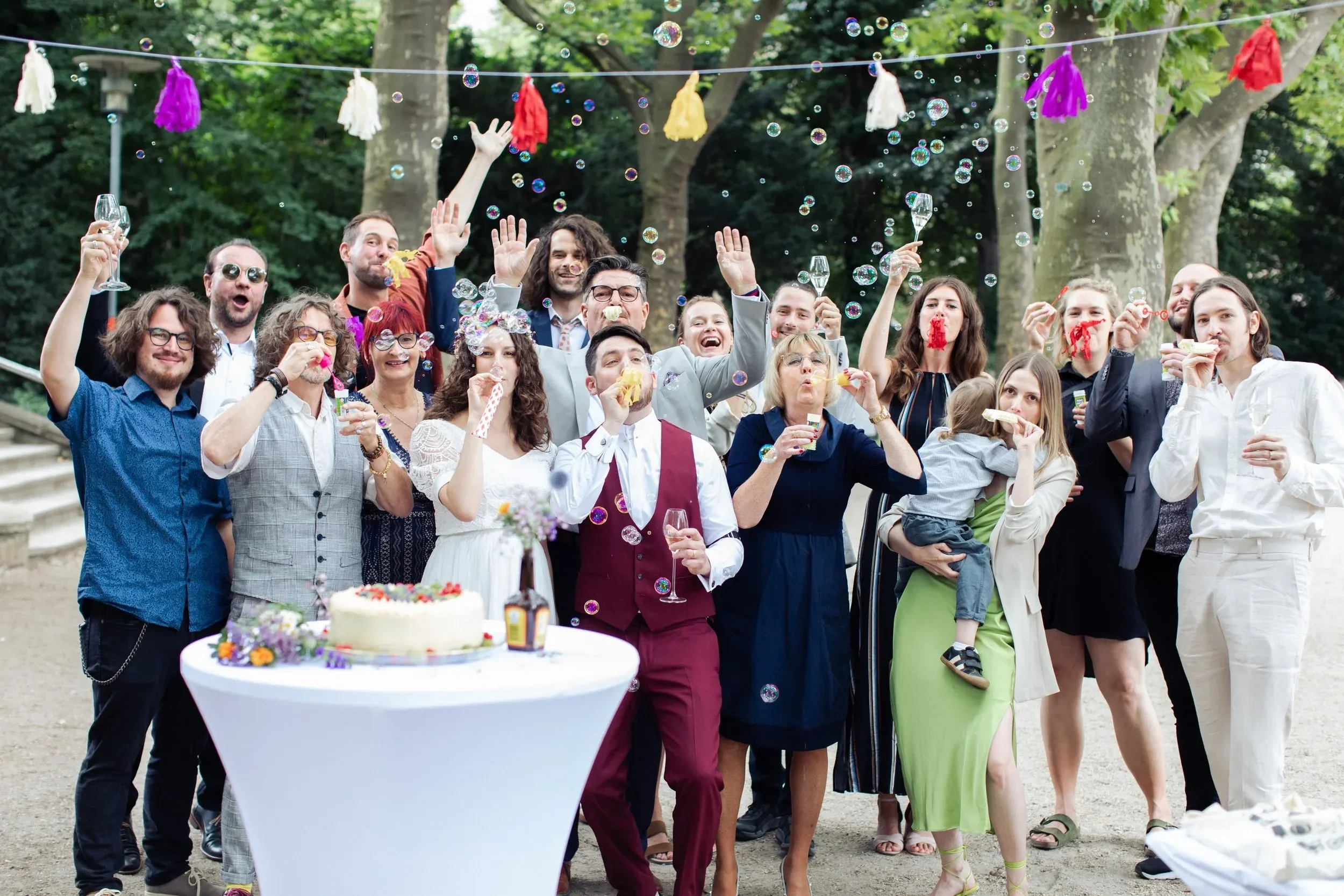 small wedding at one of the most beautiful parks in schöneberg​