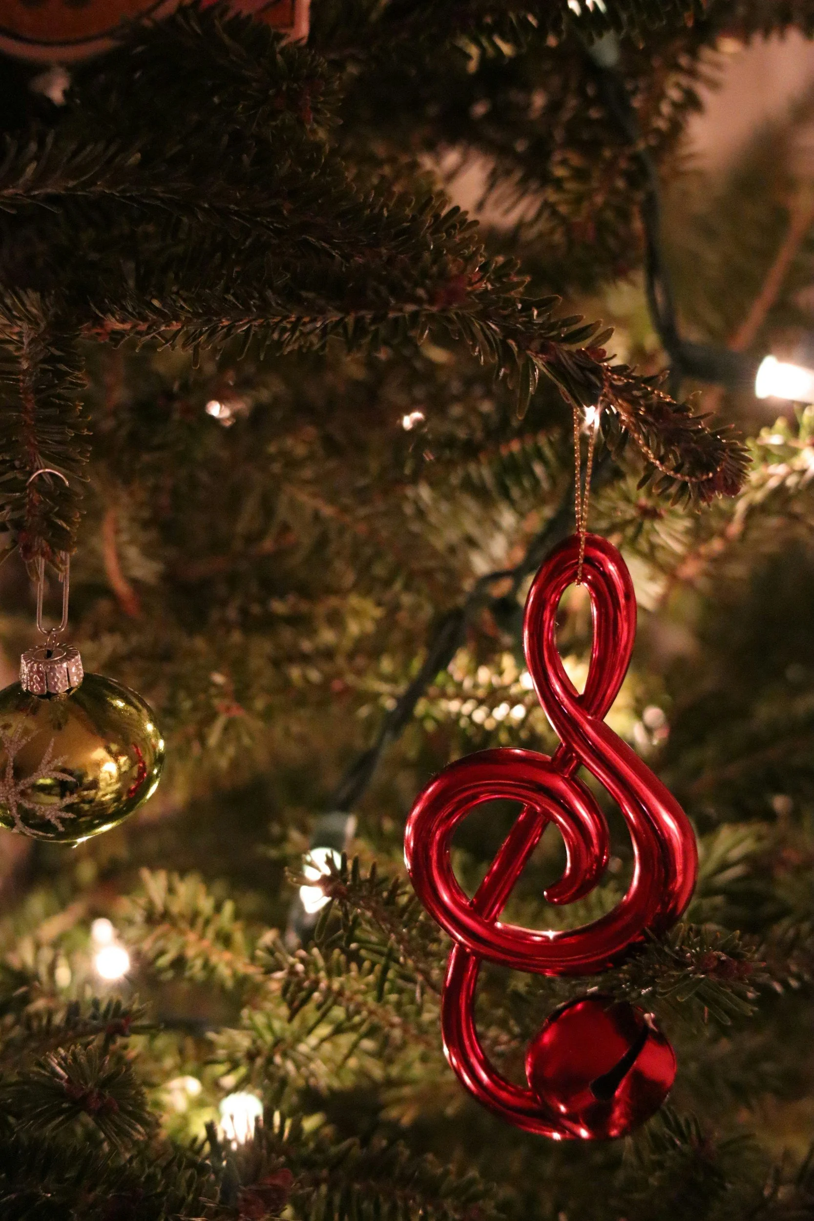 Christmas tree with red treble clef ornament and green bauble
