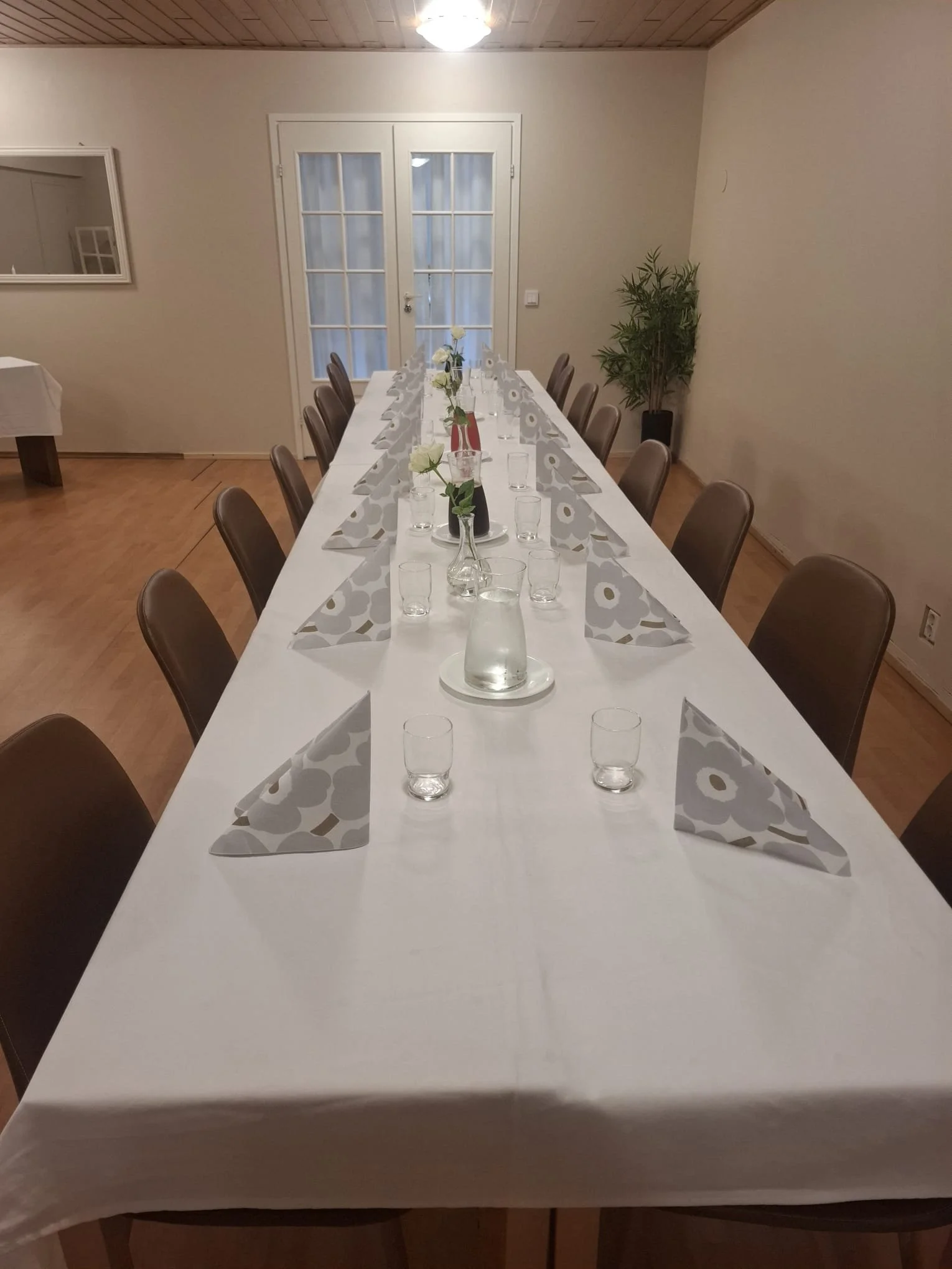 Kabinetti valmisteltu tilaisuuteen