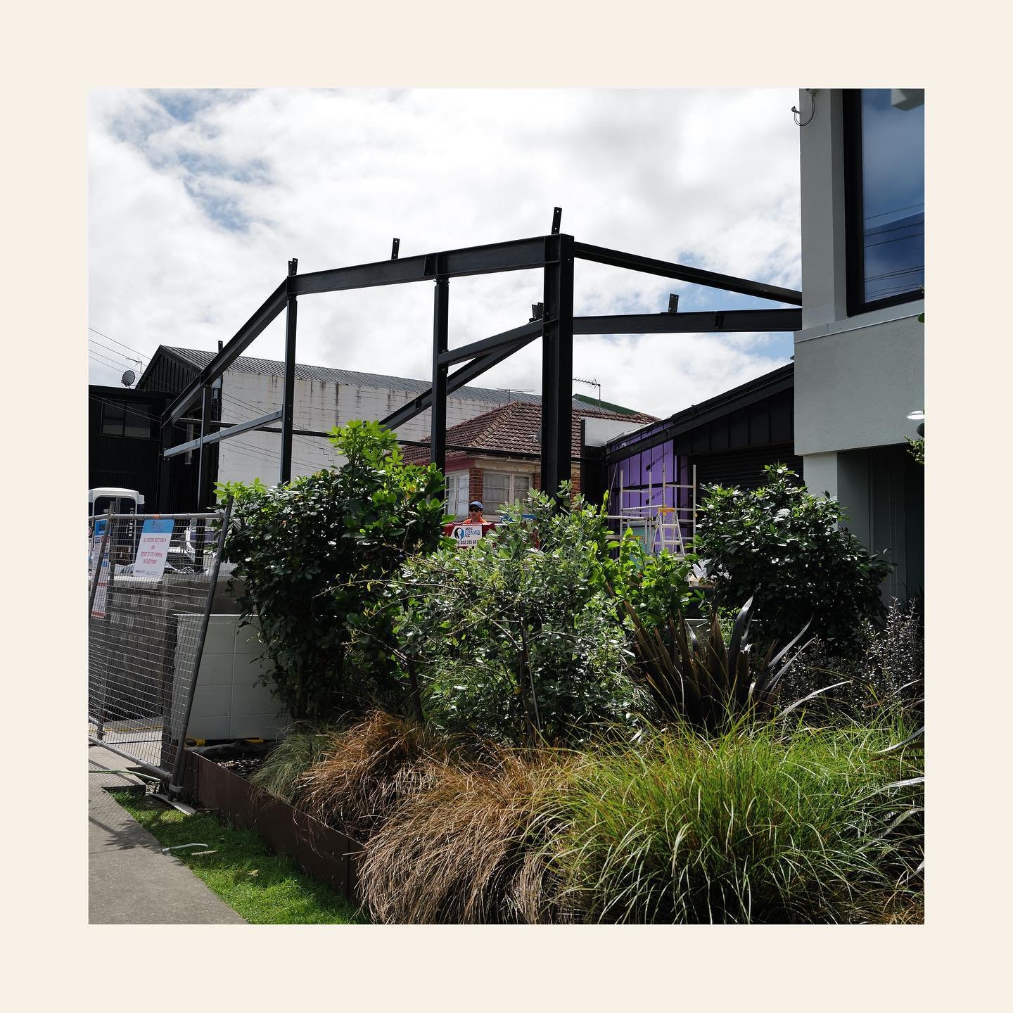 A big week last week getting the enclosed courtyard framing up! Soon you&rsquo;ll be able to enjoy the courtyard rain or shine ☀️

#thespringstavern #onehungalocal #aucklandfourseasonsinoneday