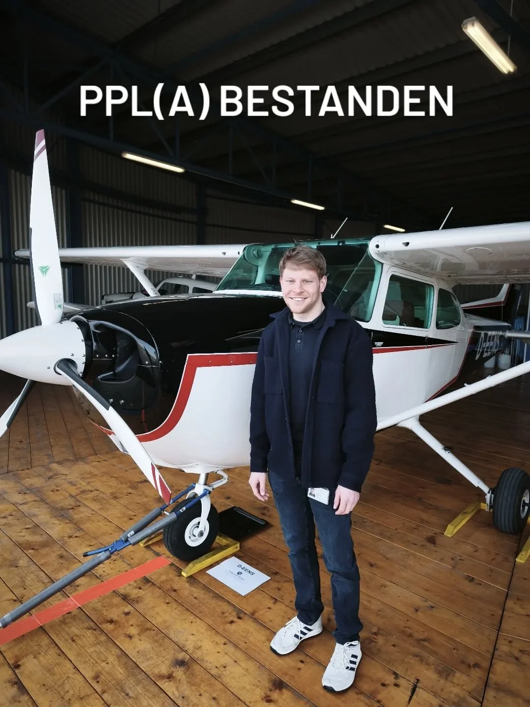 ✨ Pilotentr&auml;ume werden wahr! ✨

Am Donnerstag hat Sebastian auf der Cessna 172 D‑EENS seine PPLA‑Pr&uuml;fung bestanden. Ein Meilenstein, der zeigt, was Leidenschaft und konsequentes Dranbleiben bewirken k&ouml;nnen.

🛩️ Besonders beeindruckend