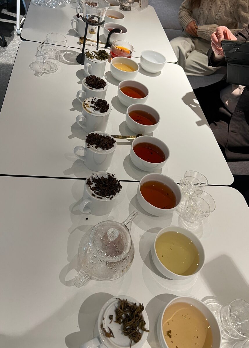 Markus Winter ’s luxury tea-tasting with NEWBY teas was tasty and fascinating. Clearly, India has much to thank the British Empire for ;)