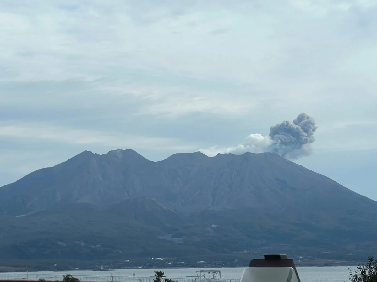  That's a crazy, real, live volcano, an people live on the island. Sakurajima in Kagoshima. 