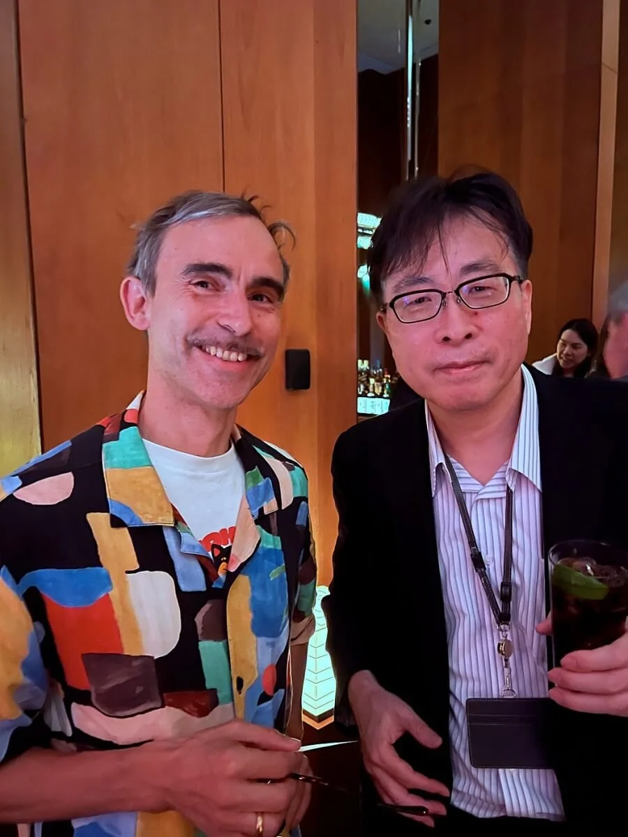  Delphites Chris Kirkland of Tokyo Cheapo and the best litigation lawyer in town Kenichi Sadaka, at the recent sellout Delphi Cocktails. 