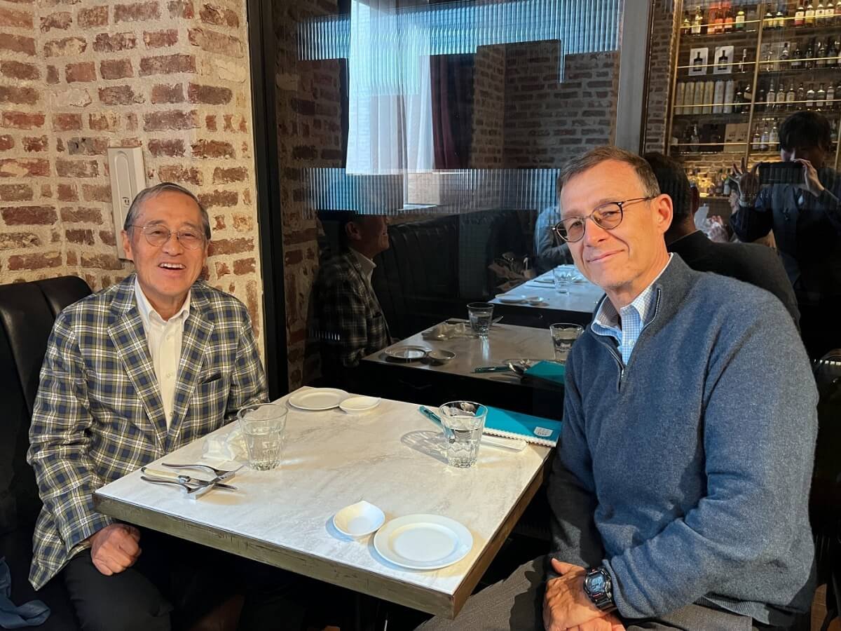 For my lunch with the great Akira Hoshino, I chose a new venue, the Whiskey Library in Omotesando. It was very good, with charming service. Akira wanted to drink whiskey, but I persuaded him it was too early...! 