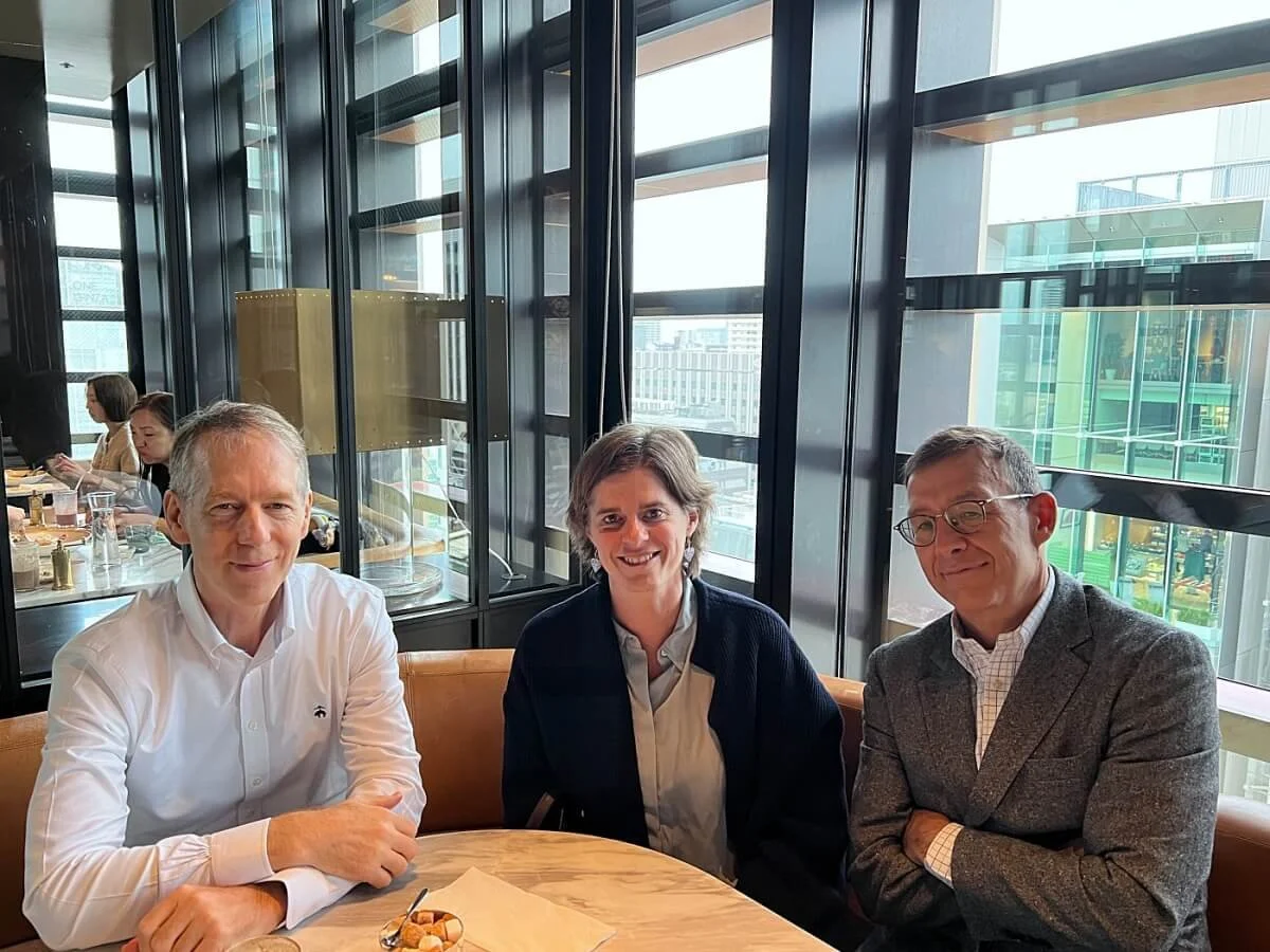  Word of wisdom from the great Michael Magee of Brita to new member Charlotte Oudin of Barilla, at Bills in Ginza, at our usual table! 