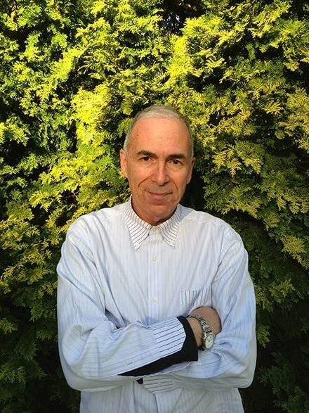 Portrait of Roger Pulvers, acclaimed author and director, serving as a cultural advisor to The Delphi Network on Japanese narrative and communication.