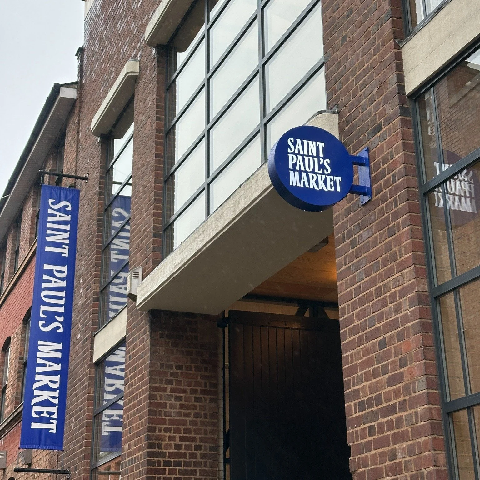 Last weekend we headed back out to Saint Paul's Market. Not for work this time, but to enjoy some of the incredible offerings from the restaurants...and the bar! 🍻

If you're local, make sure you get yourself down here if you haven't already. Actual