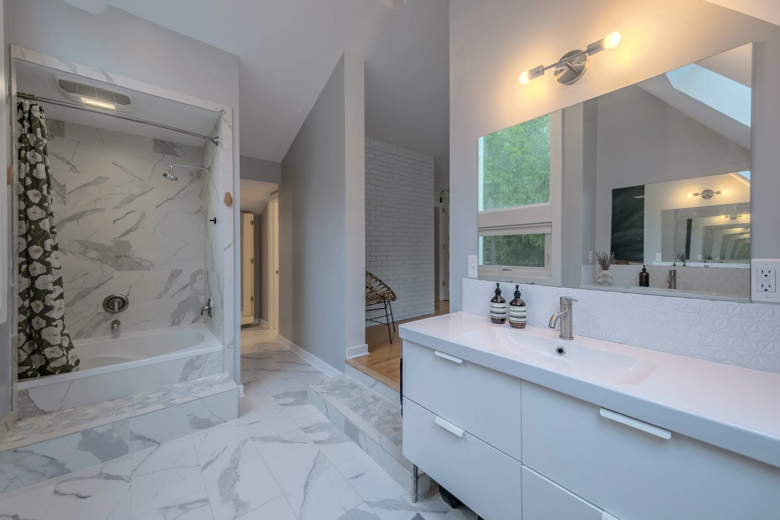 Modern Master Bathroom // Peninsula, Ohio