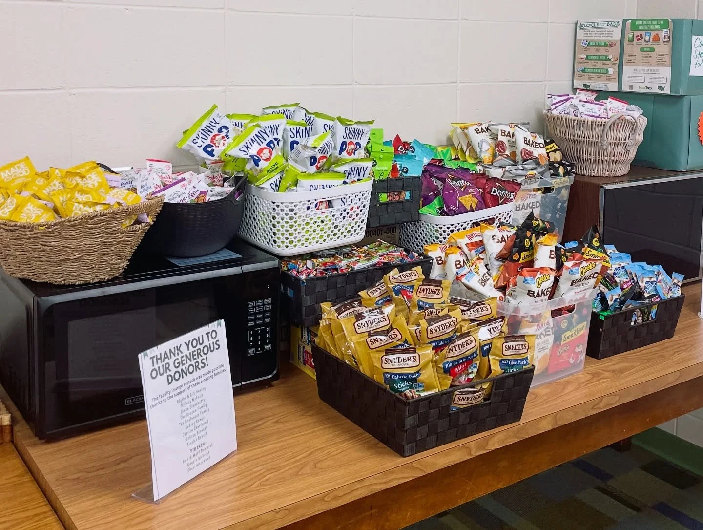 Our GHS teachers returned this morning to a fully stocked lounge! A huge thank you to our amazing families for the generous donations that made this possible. Wishing our staff an incredible school year ahead!
.
.
.
#ghspto #wolverinenation #stafflou