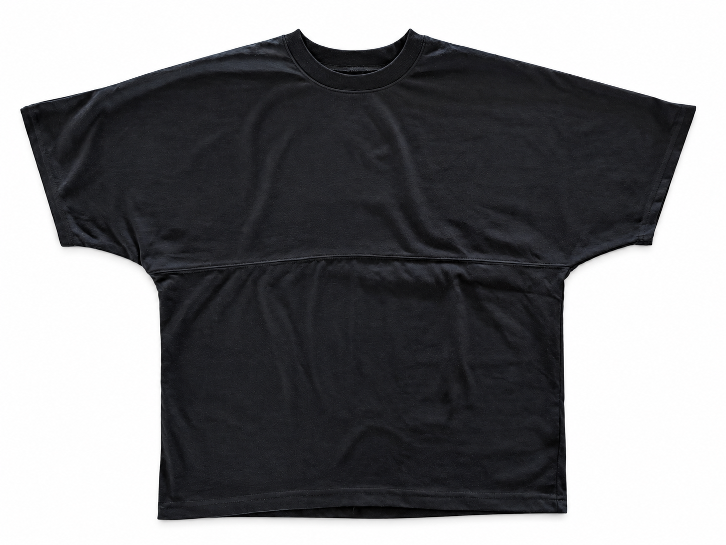 Black oversized tee on white-13.png