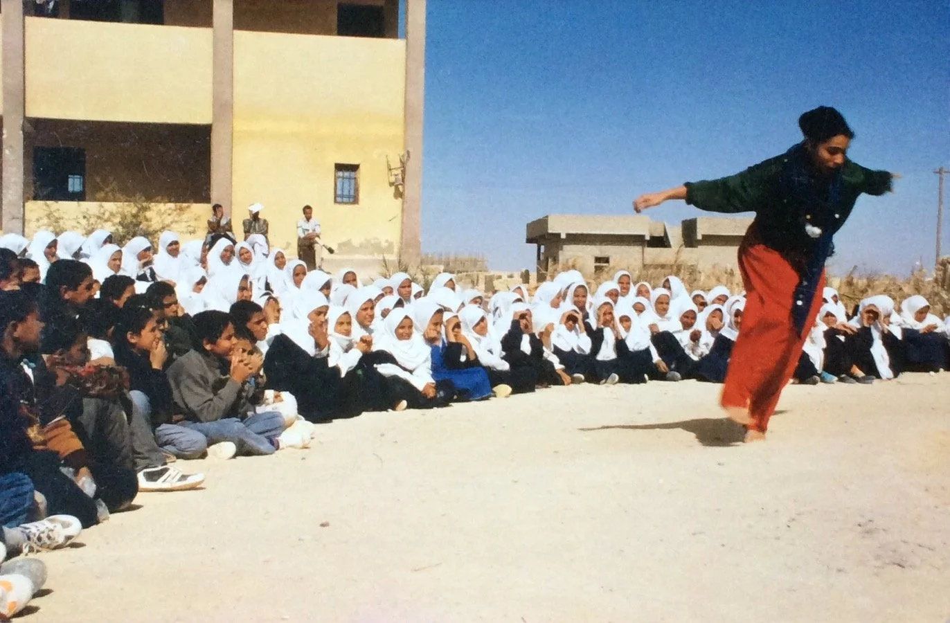 SchoolperformanceFarafraOasis1995.JPG