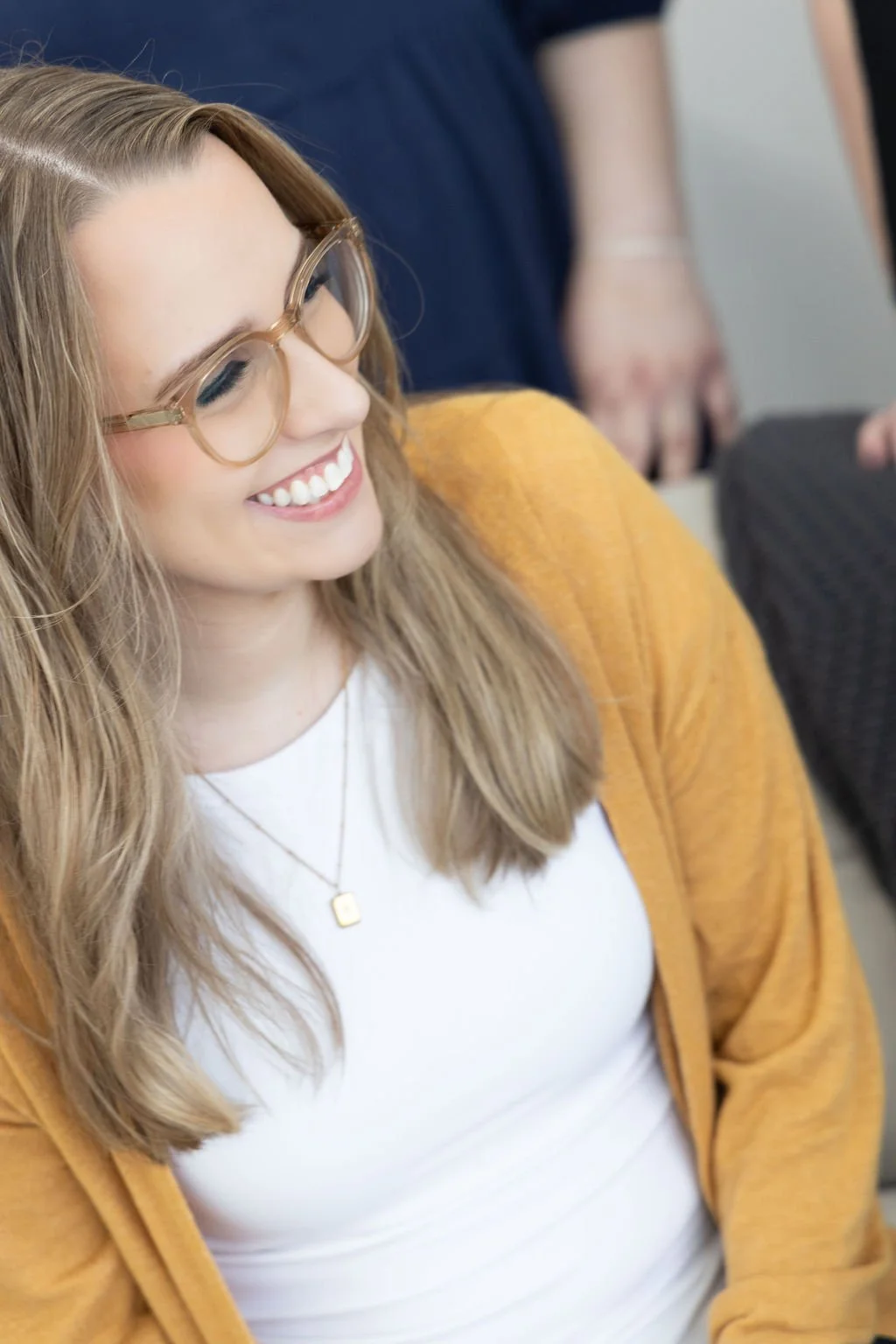 An anxiety therapist in Plano looks at a friend smiling.