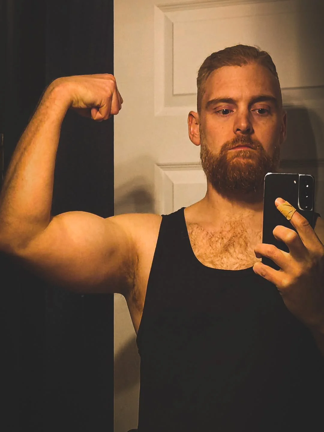 Pas besoin d'un plan d'entra&icirc;nement compliqu&eacute;. Quelques mouvements suffisent, r&eacute;p&eacute;t&eacute;s jusqu'&agrave; plus soif.

#biceps #workout #entra&icirc;nement