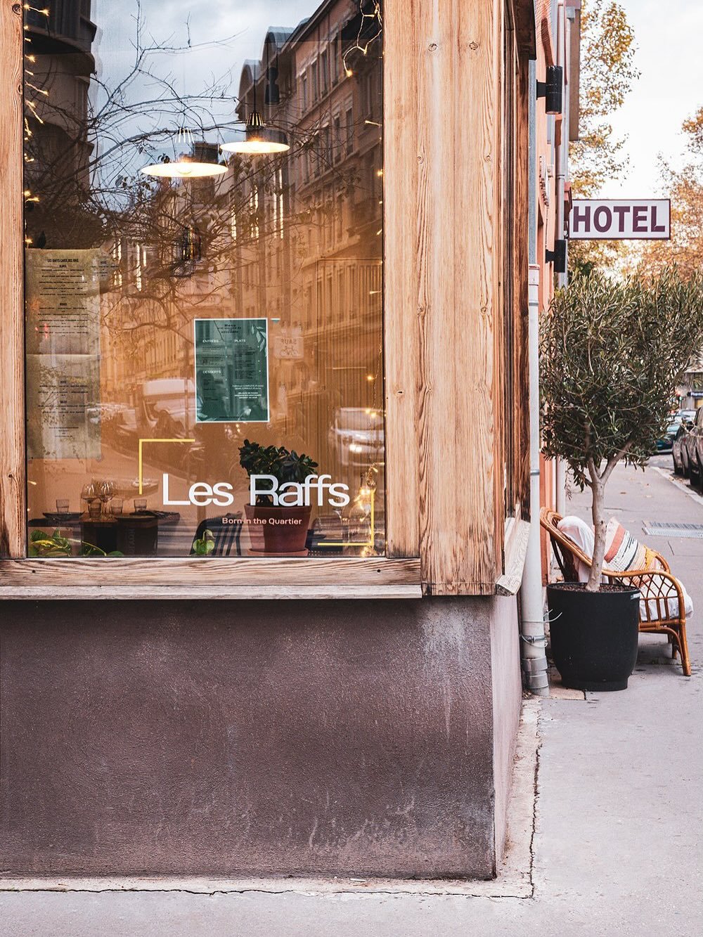 Aujourd&rsquo;hui, on choisit un restaurant en checkant d&rsquo;abord les r&eacute;seaux sociaux. C&rsquo;est un fait.

Alors, &agrave; toi restaurateur, si j&rsquo;avais un seul conseil &agrave; te donner : ne n&eacute;glige pas ton image.
Ne n&eacu