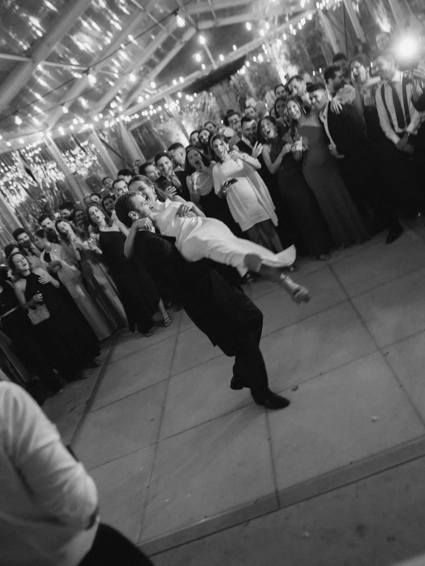 Rainy days don&rsquo;t set the mood, just look at Leonor and Pedro&rsquo;s wedding! Pure sunshine vibes all around