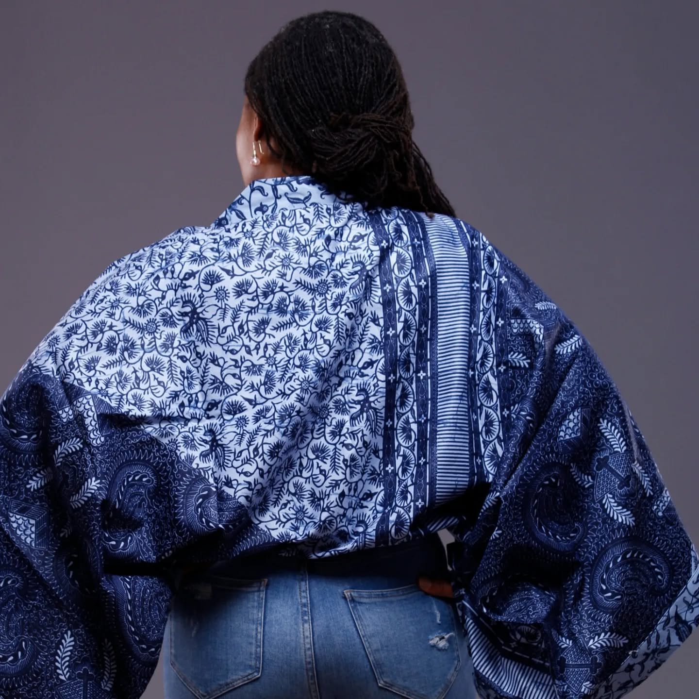 Etsy have nominated this Kimono for a Design Award, it was a couple of months ago, I was so busy in FashYogaland and hands on Healing study, it was a mommentary celebration and forward to business.
What's most Splendiferous about this fabric is that 