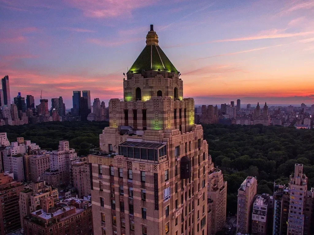  Image Source: The Carlyle Hotel website (www.rosewoodhotels.com/the-carlyle) 