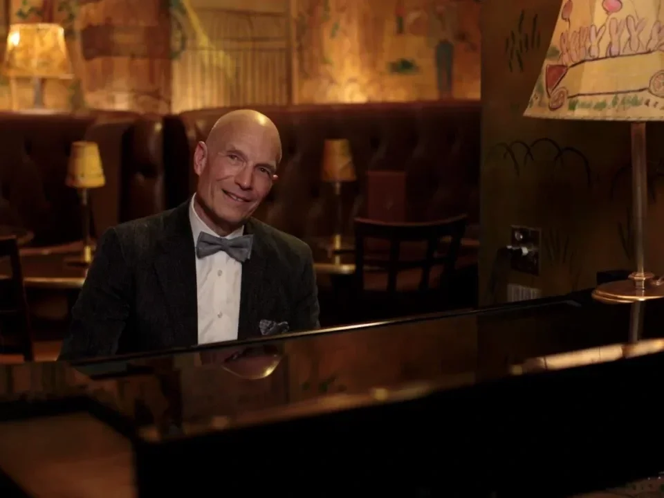  Image Source: The Carlyle Hotel website (www.rosewoodhotels.com/the-carlyle) 