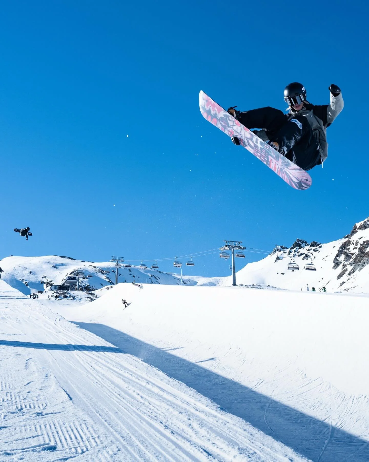 More boardin&rsquo; at Kitz!🤘⚡️🤘

#snowboarding #dropnext #halfpipe